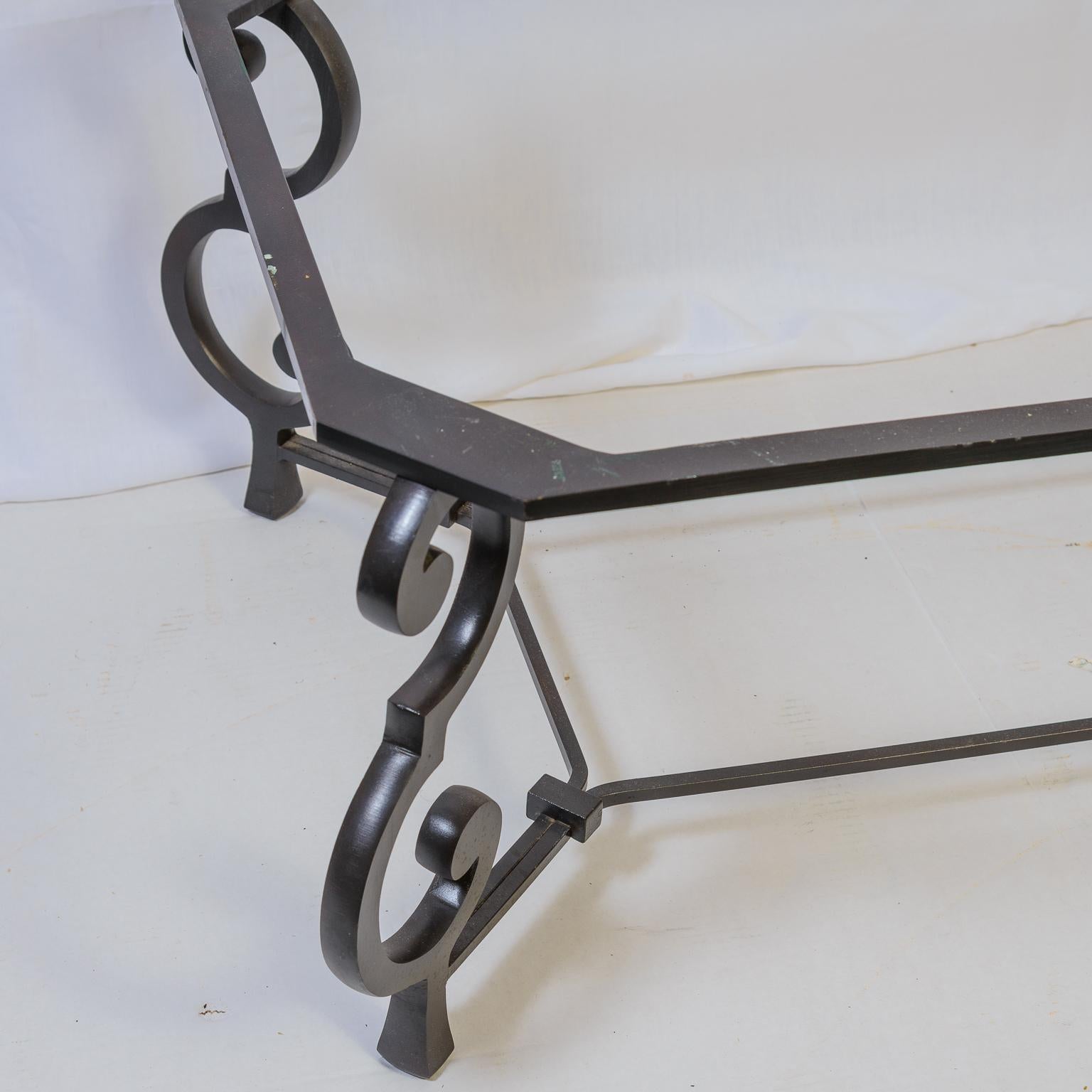 Early 20Th, C. Italian Tole Painted Wood Tray Top With Iron Base Coffee Table Bon état - En vente à West Palm Beach, FL