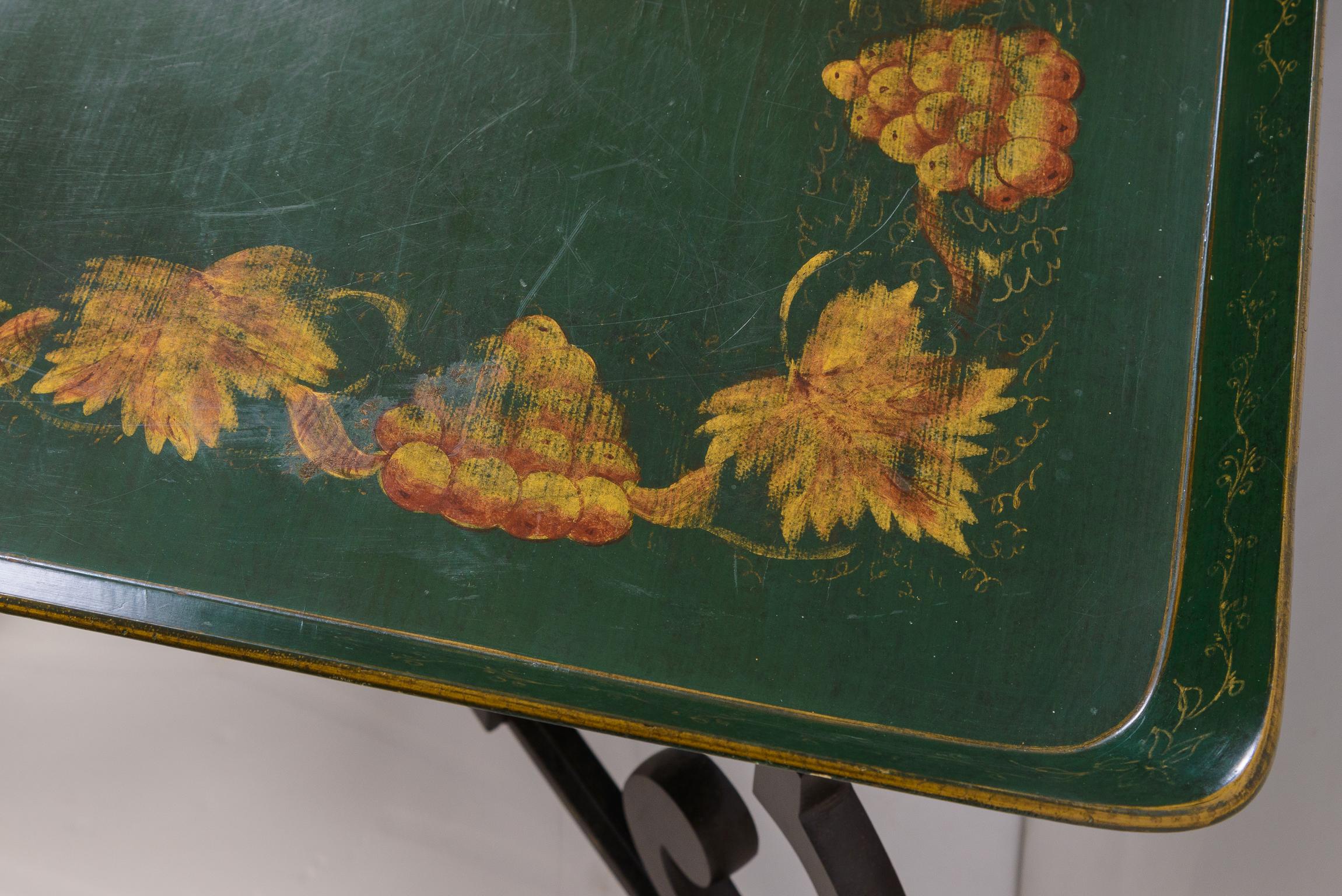 Milieu du XXe siècle Early 20Th, C. Italian Tole Painted Wood Tray Top With Iron Base Coffee Table en vente