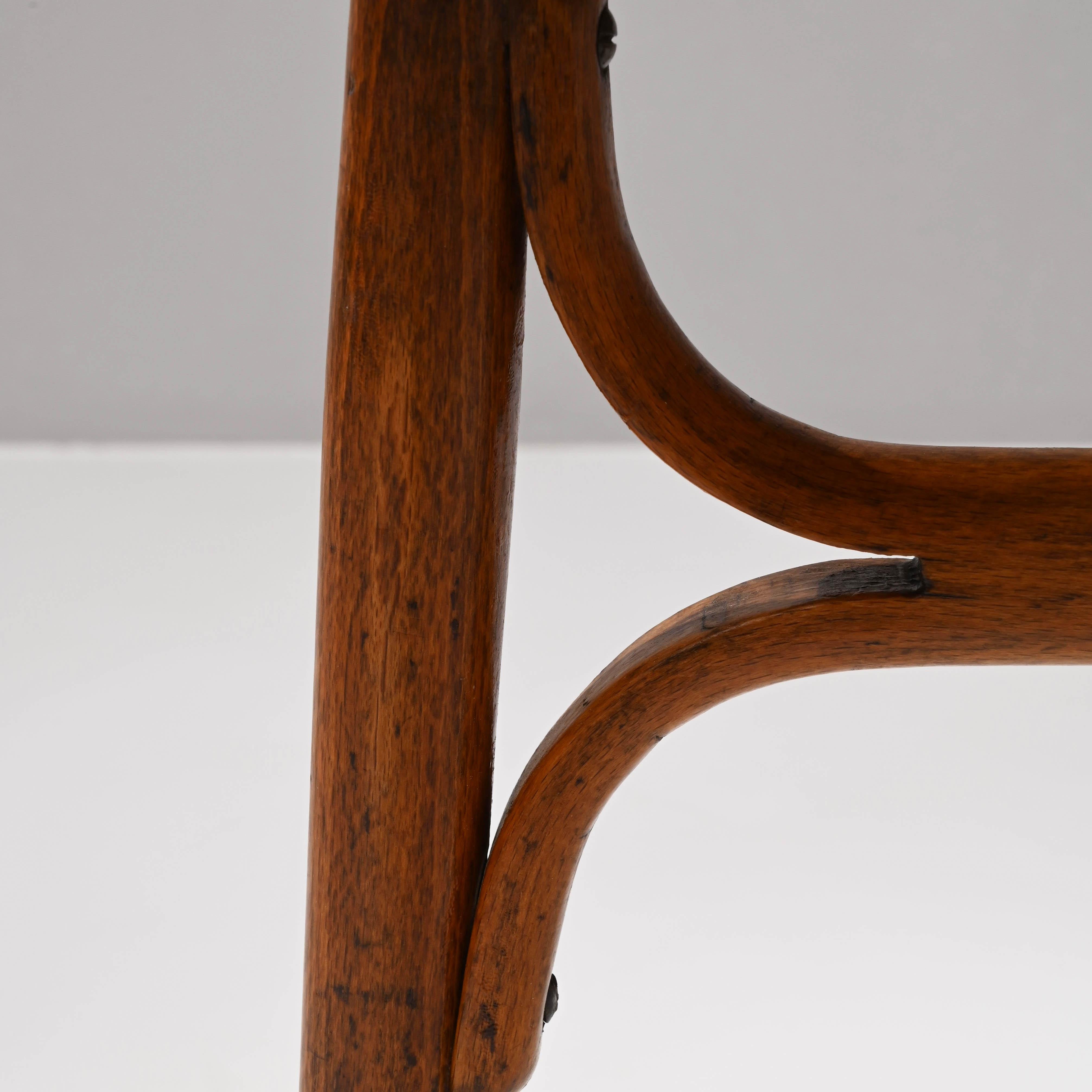 Chaise de bistrot en bois française du début du 20e siècle en vente 7