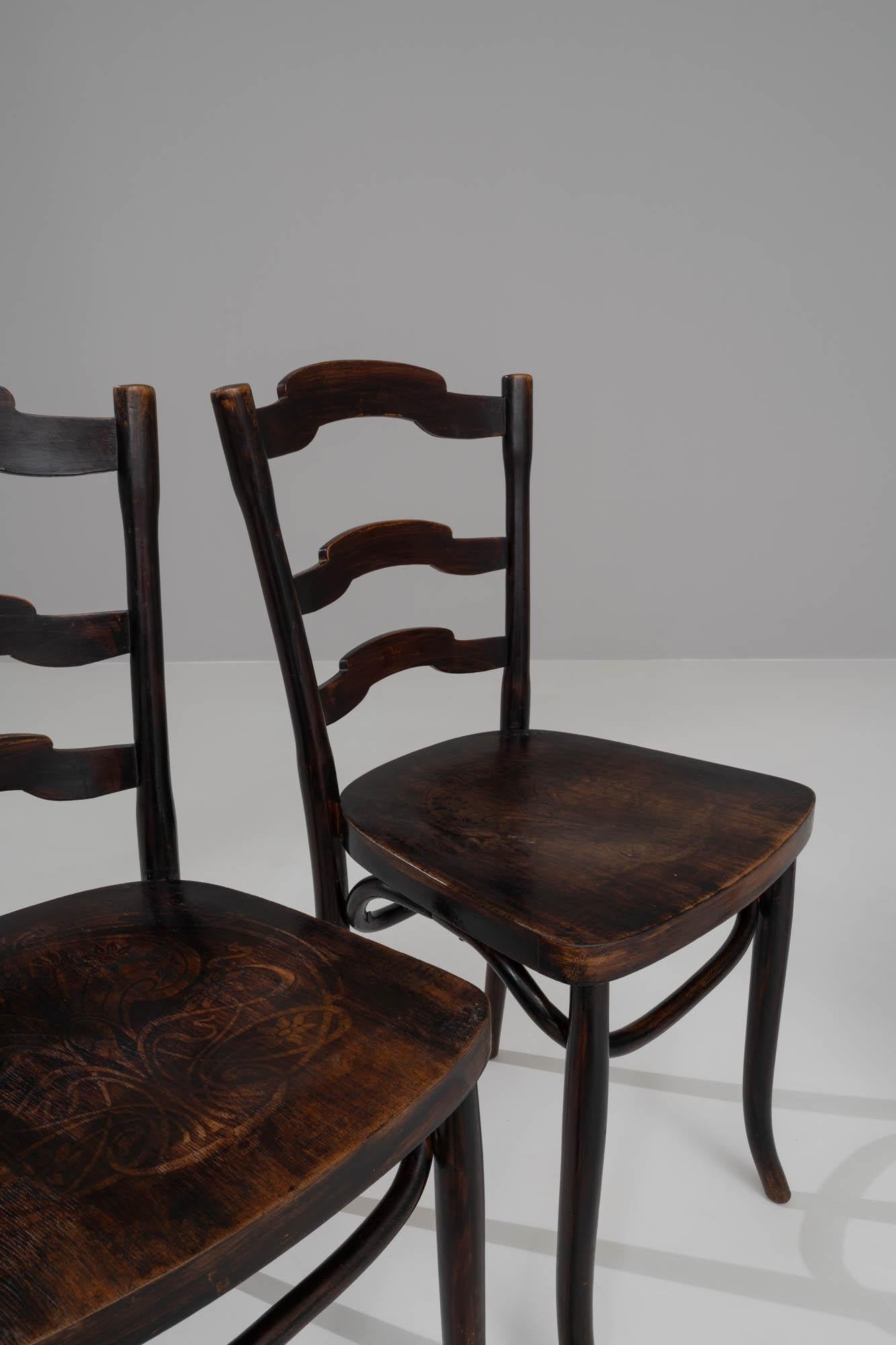 Chaises de salle à manger en bois françaises du début du 20e siècle, ensemble de 4 en vente 5