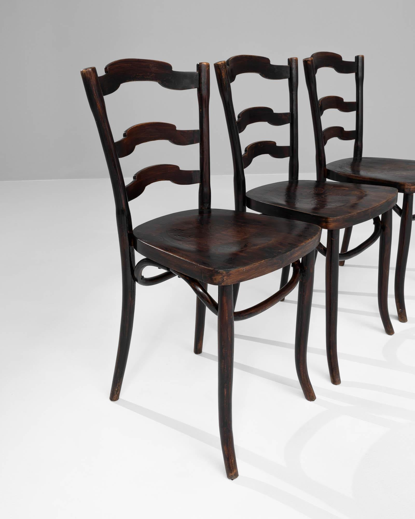 Chaises de salle à manger en bois françaises du début du 20e siècle, ensemble de 4 en vente 6