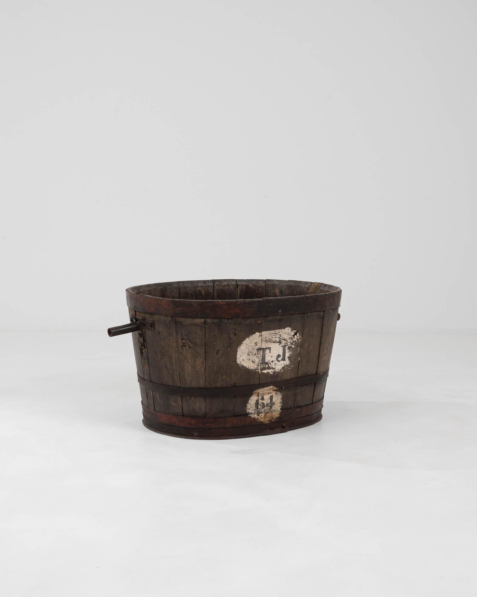 Early 20th Century French Wooden Grape Container For Sale 1