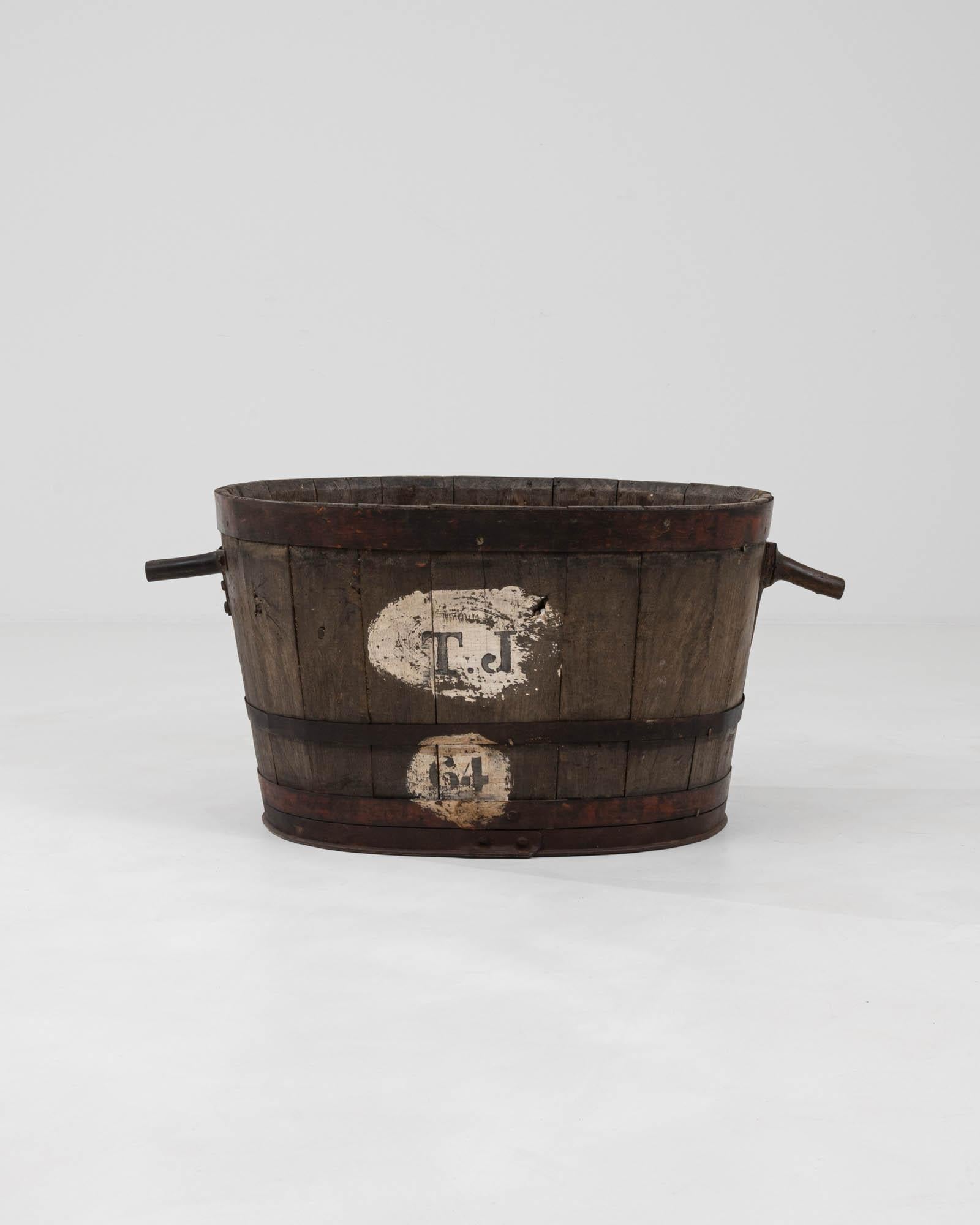 Early 20th Century French Wooden Grape Container For Sale 6