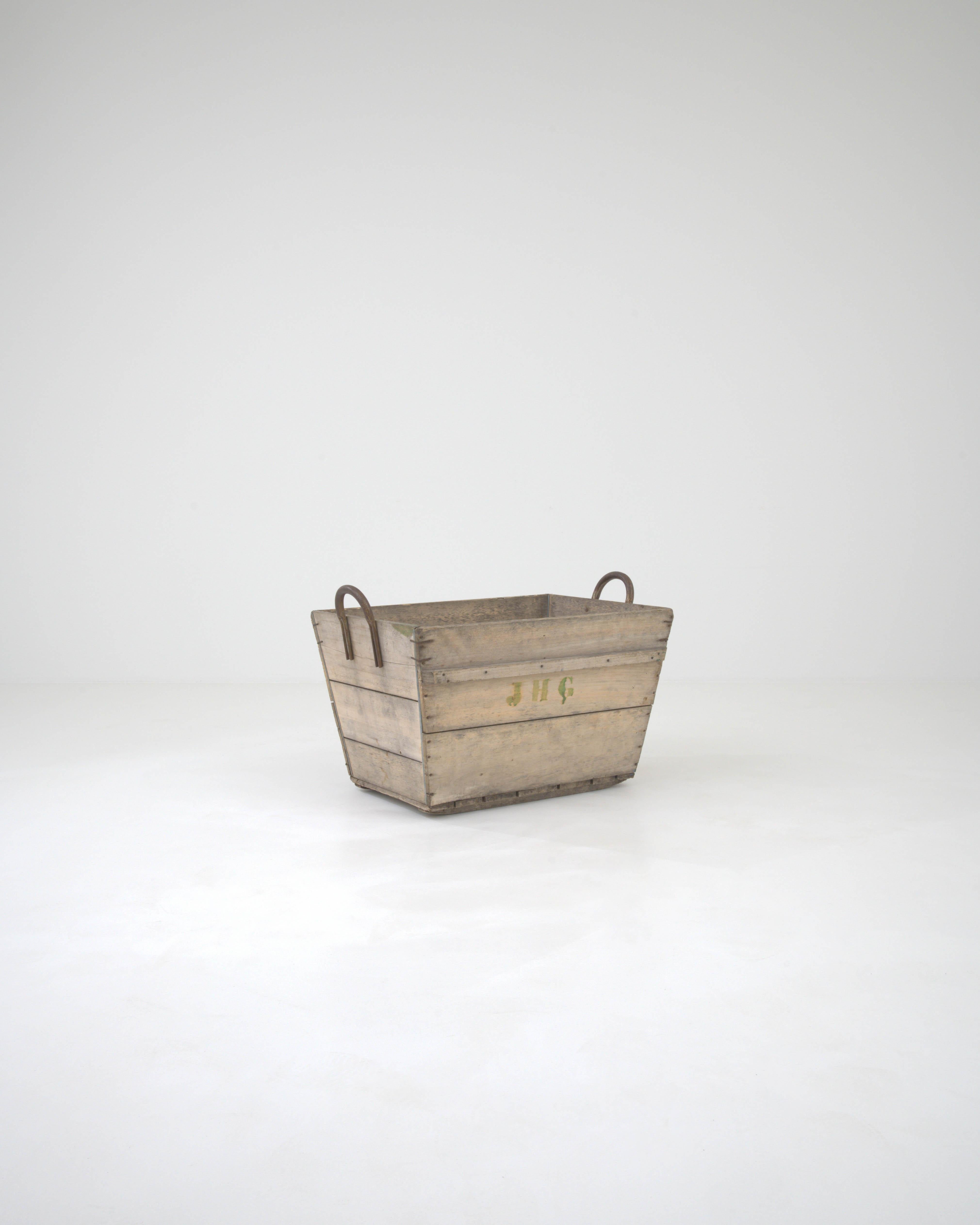 Early 20th Century French Wooden Grape Crate For Sale 1
