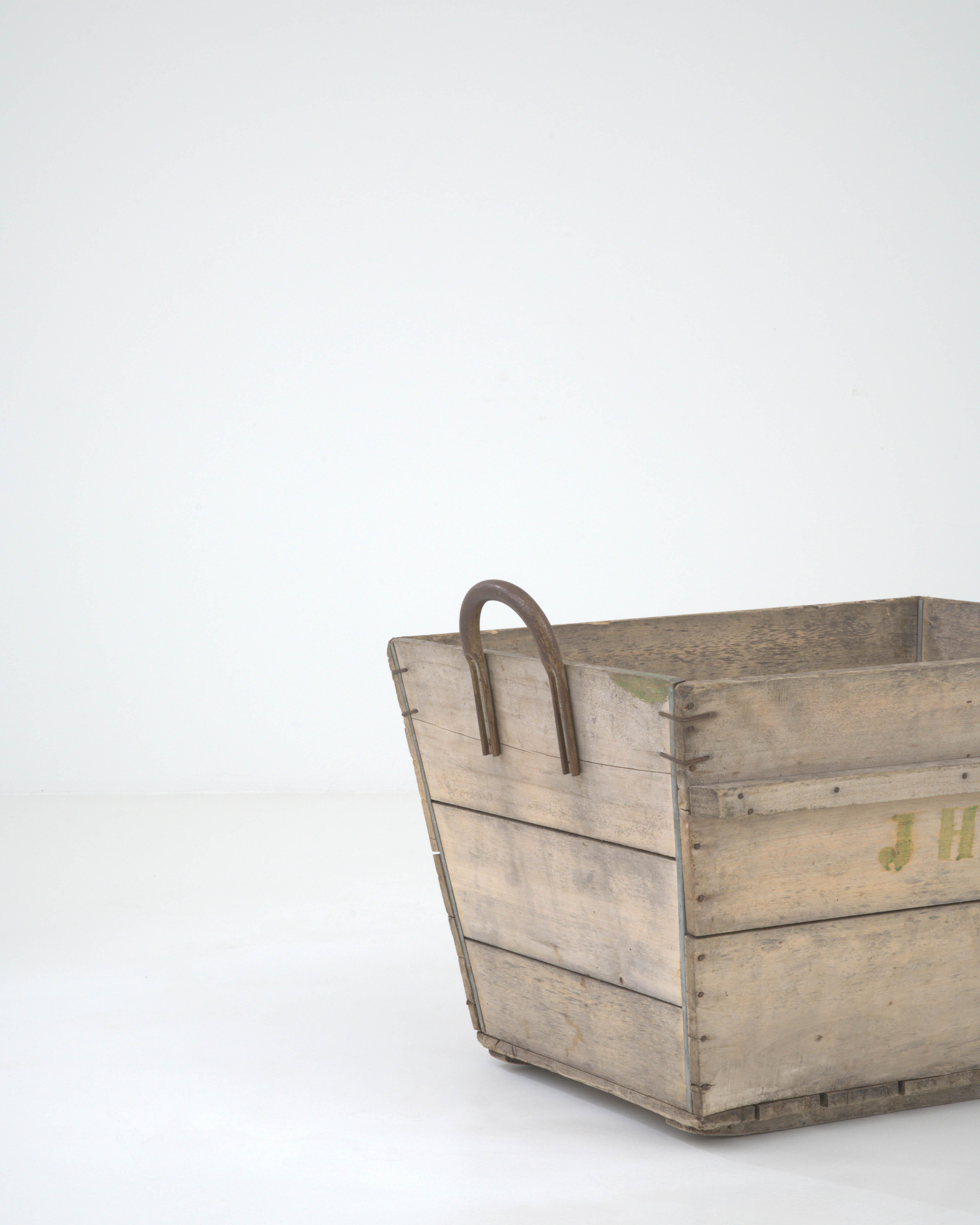 Early 20th Century French Wooden Grape Crate For Sale 3