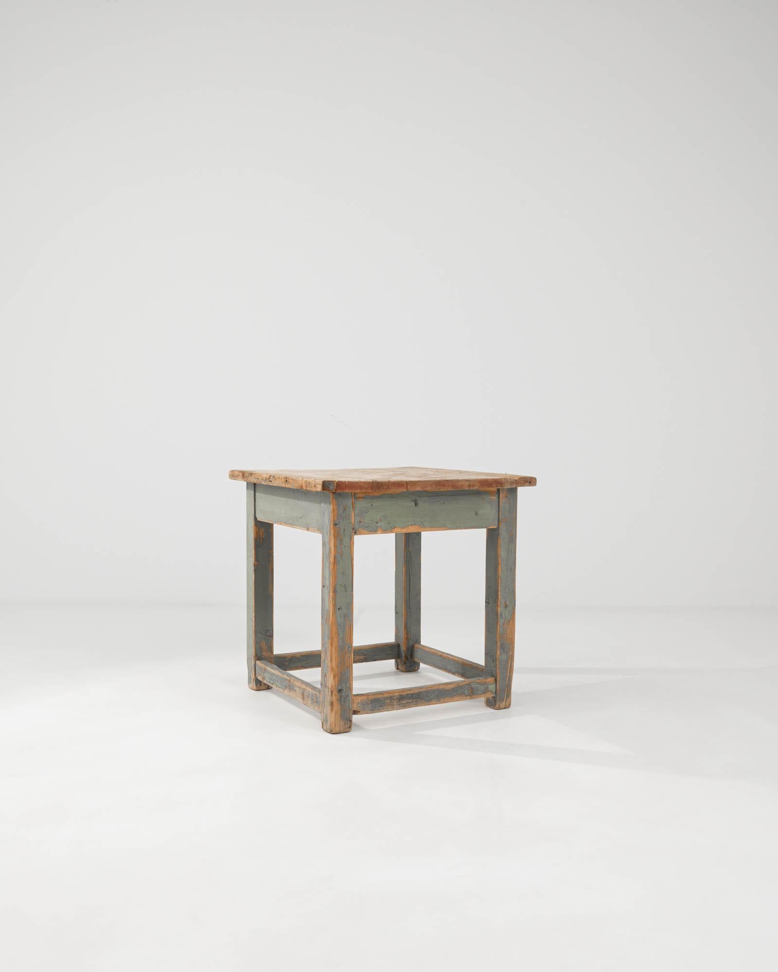 Early 20th Century French Wooden Side Table For Sale 2