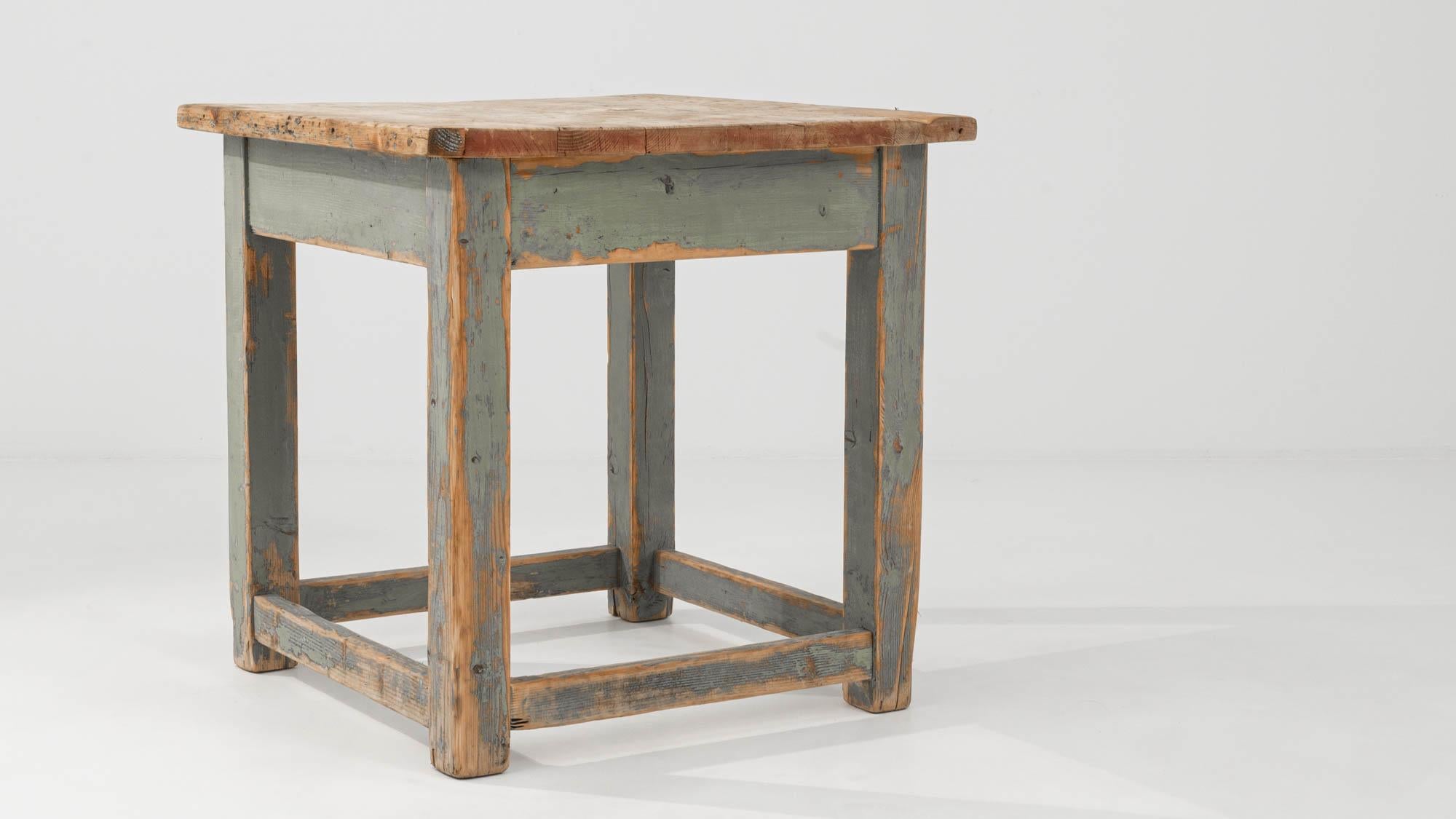 Early 20th Century French Wooden Side Table For Sale 4