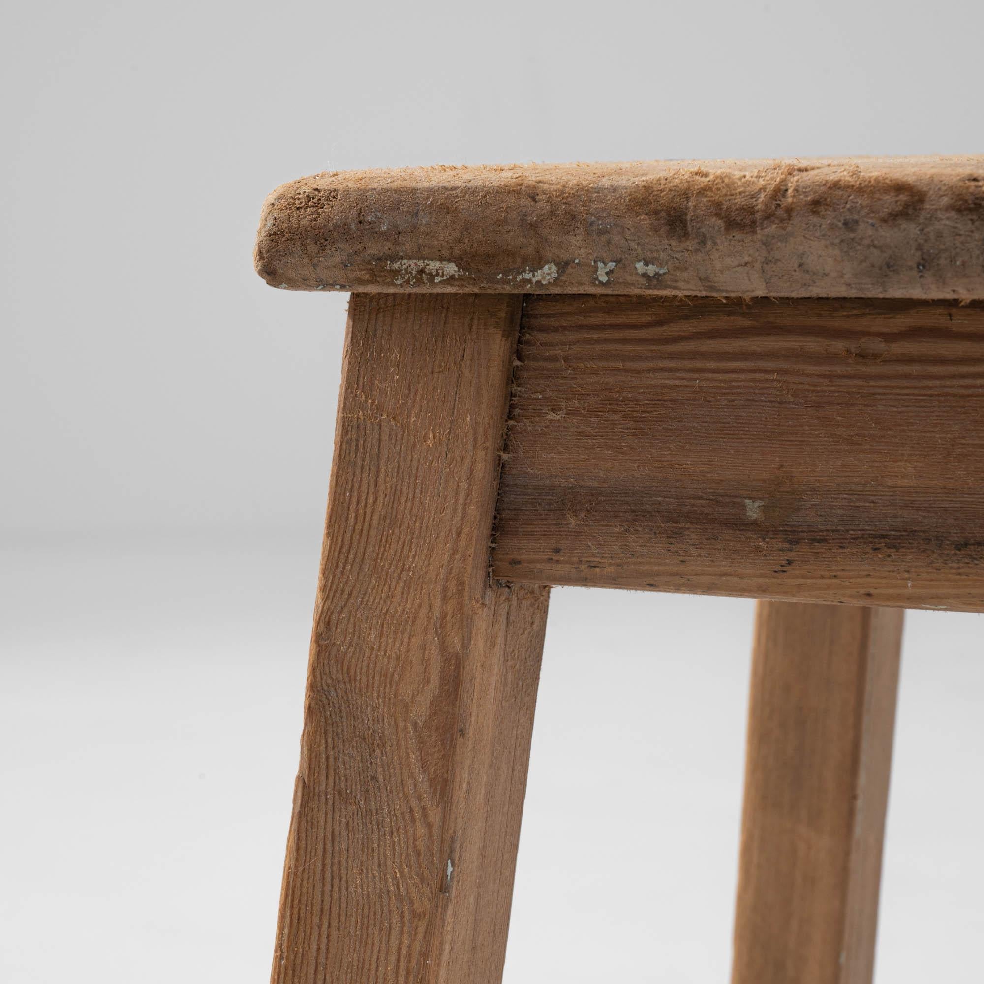 Early 20th Century French Wooden Stool For Sale 5