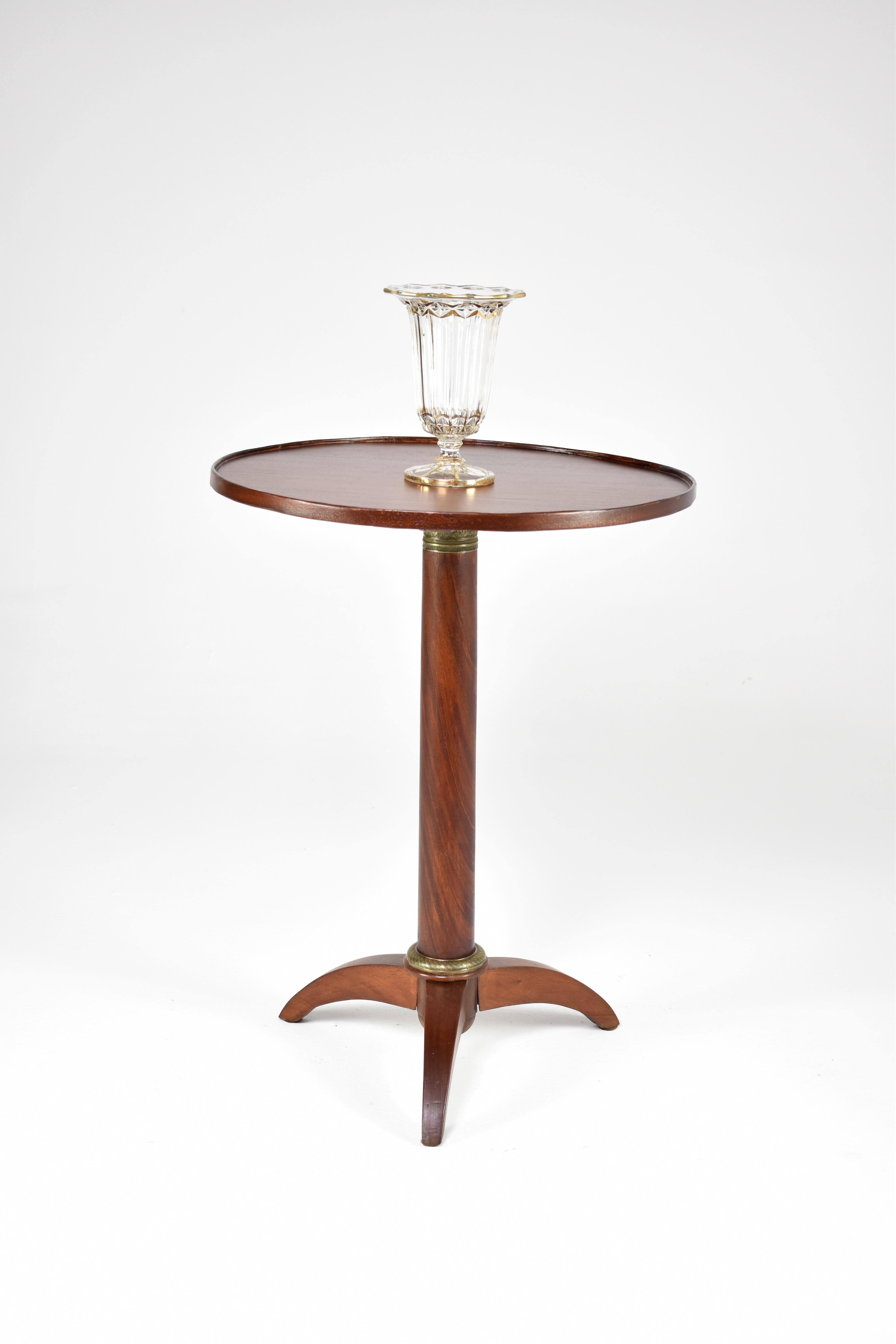 Mid-Century moderno Tavolo francese a treppiede dei primi del Novecento in vendita