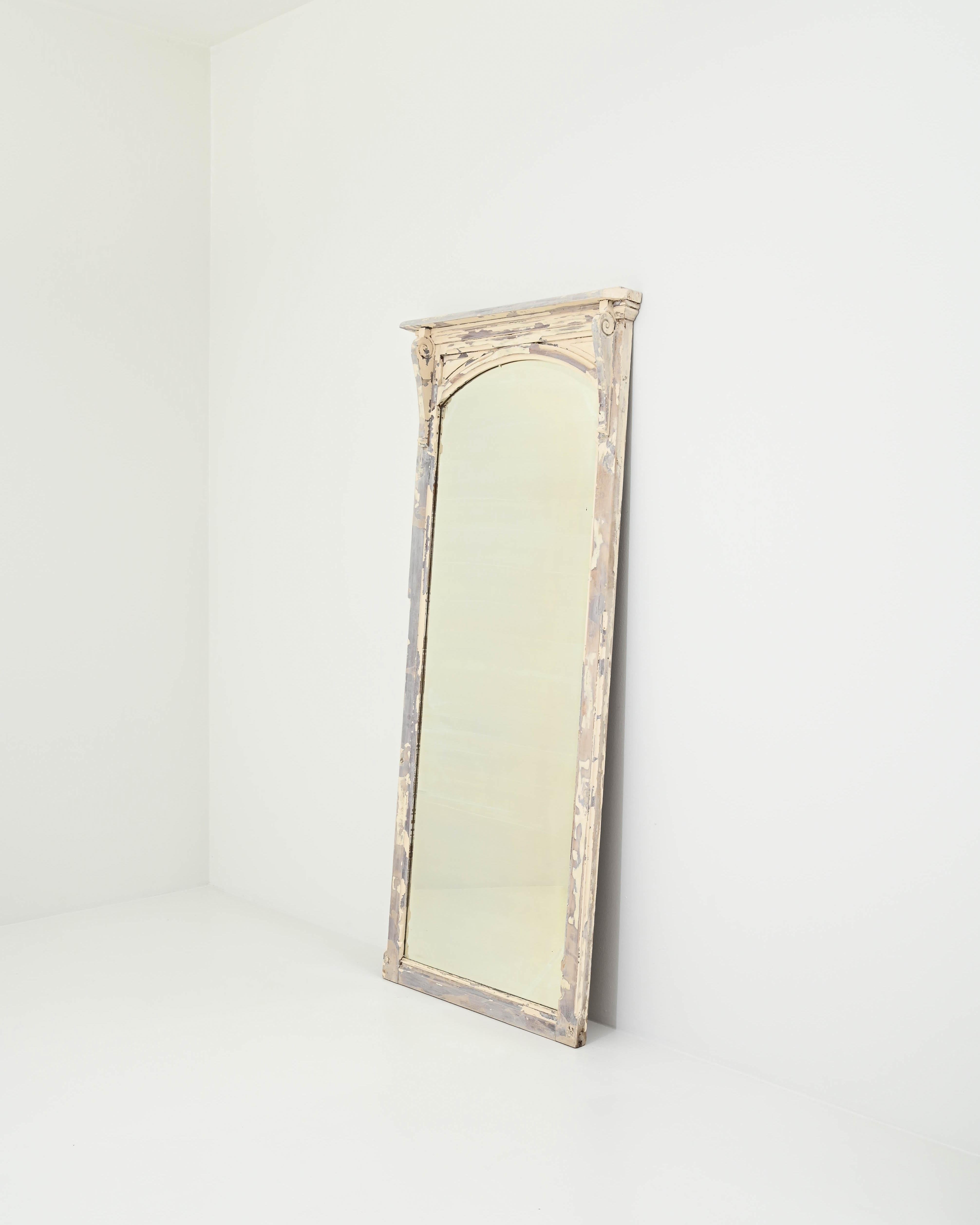Early 20th Century French Wooden White Patinated Mirror For Sale 1