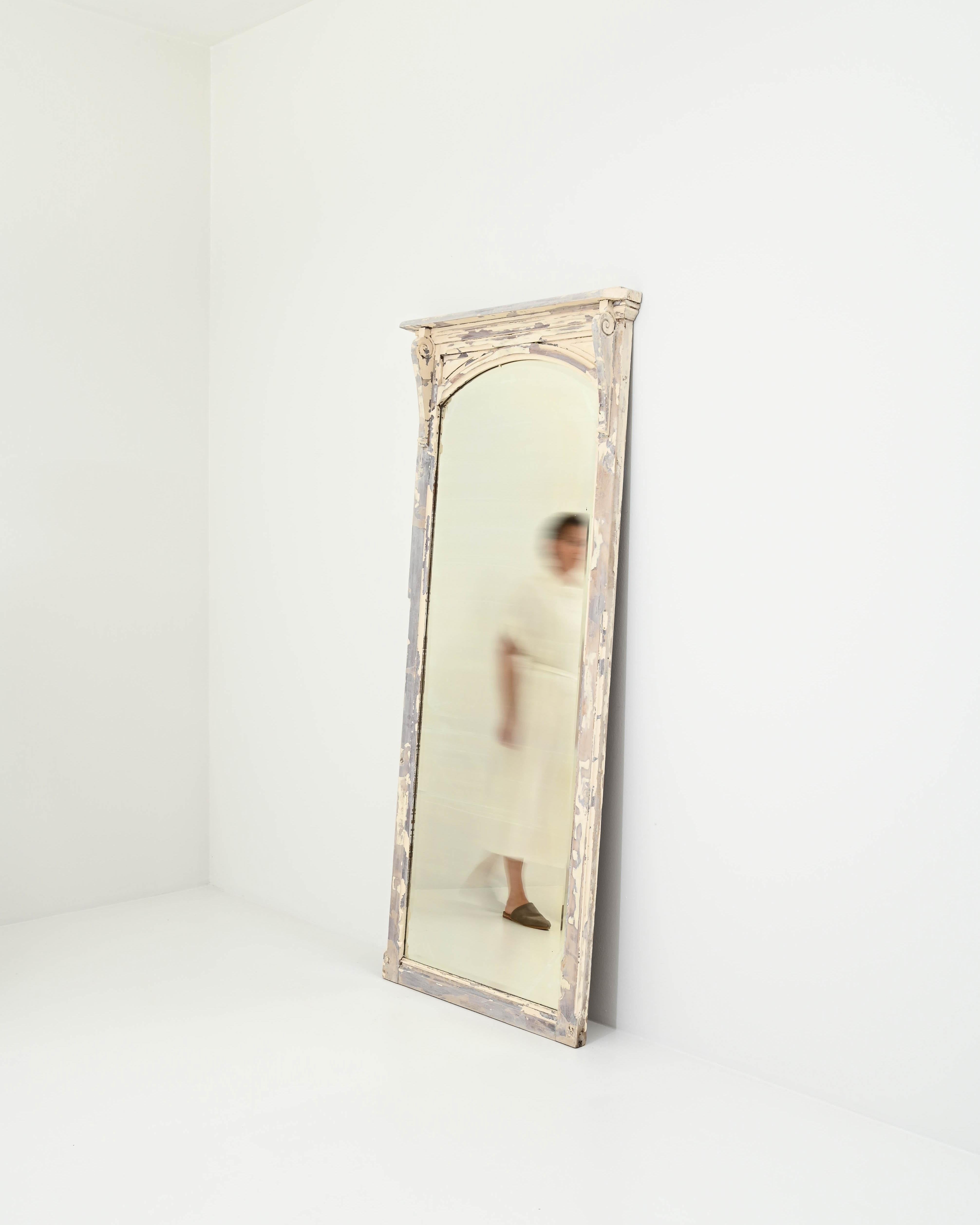 Early 20th Century French Wooden White Patinated Mirror For Sale 3
