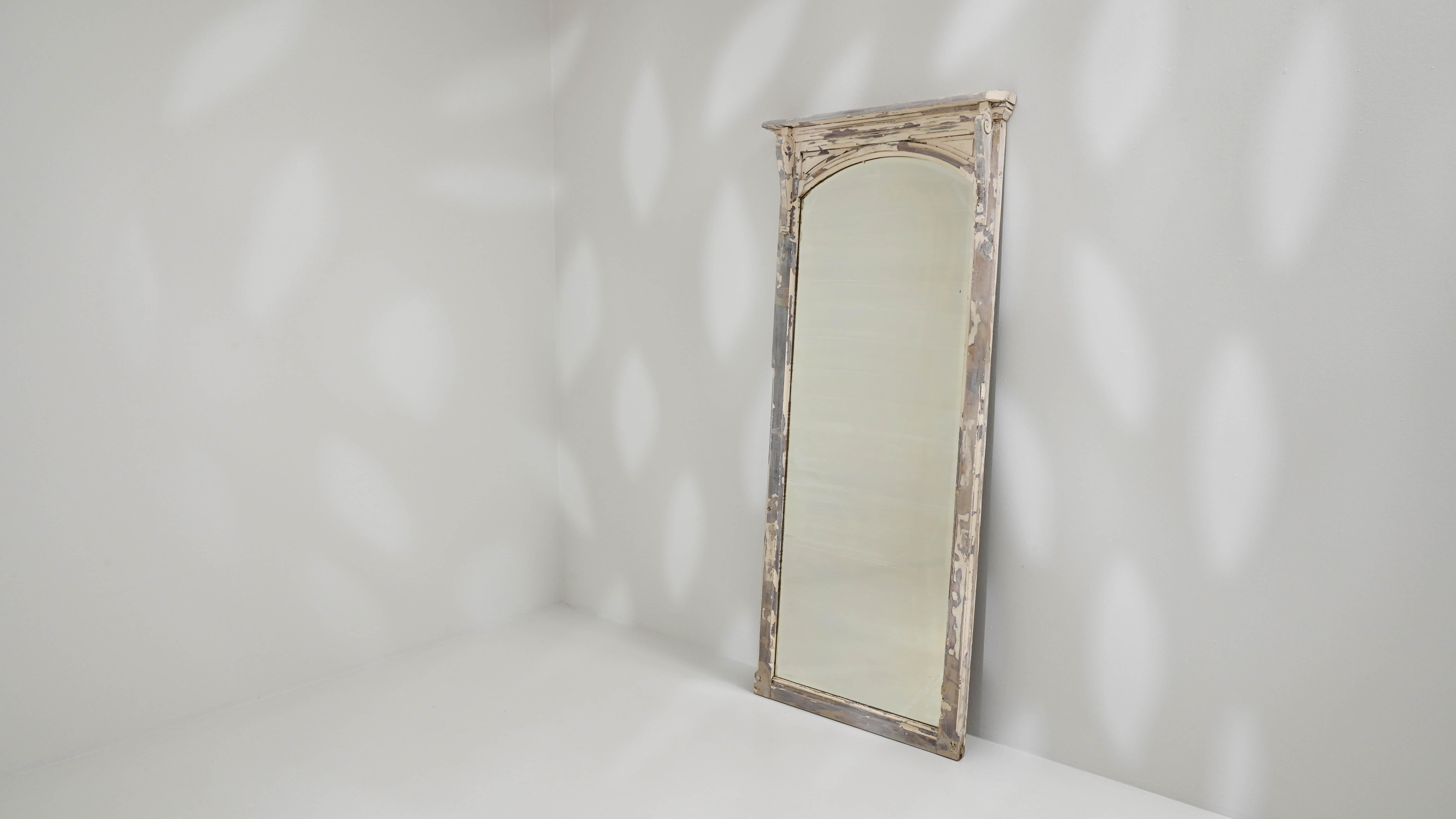 Early 20th Century French Wooden White Patinated Mirror For Sale 5
