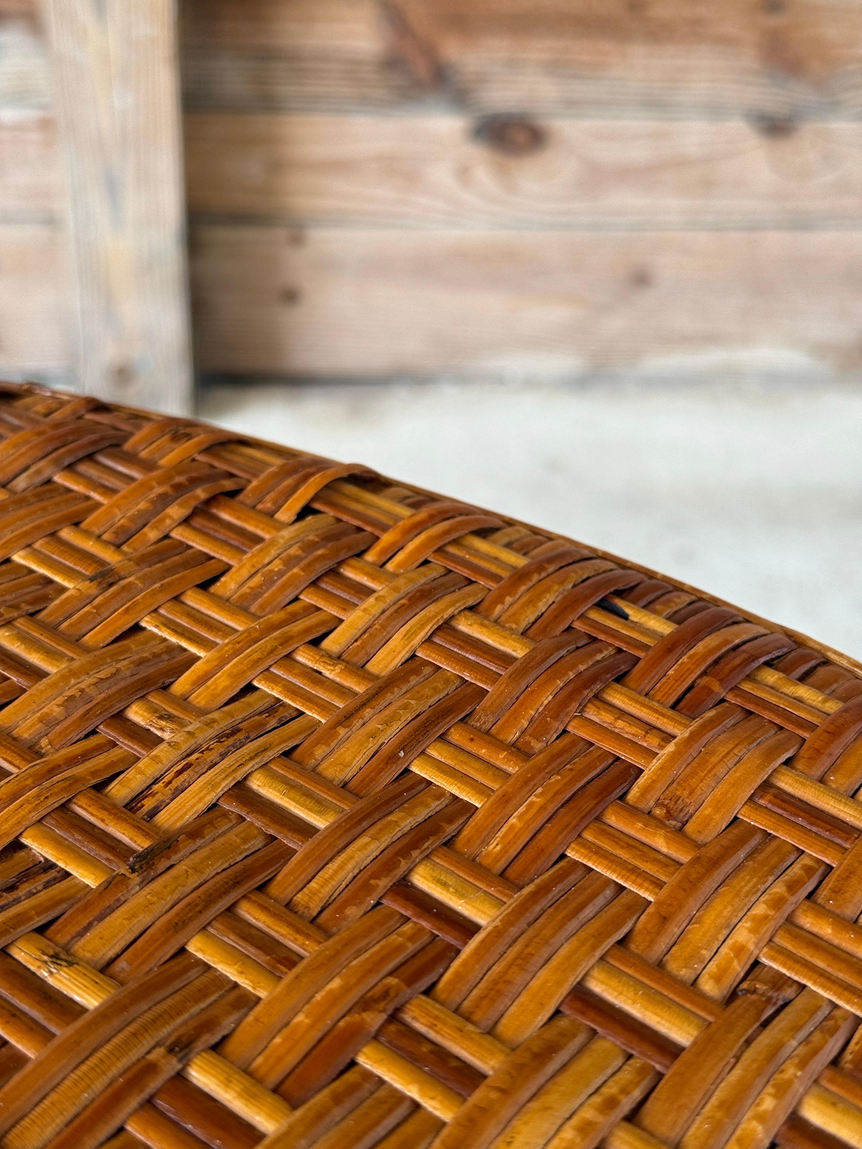 Table d'appoint à deux niveaux en rotin tressé français du début du XXe siècle en vente 6