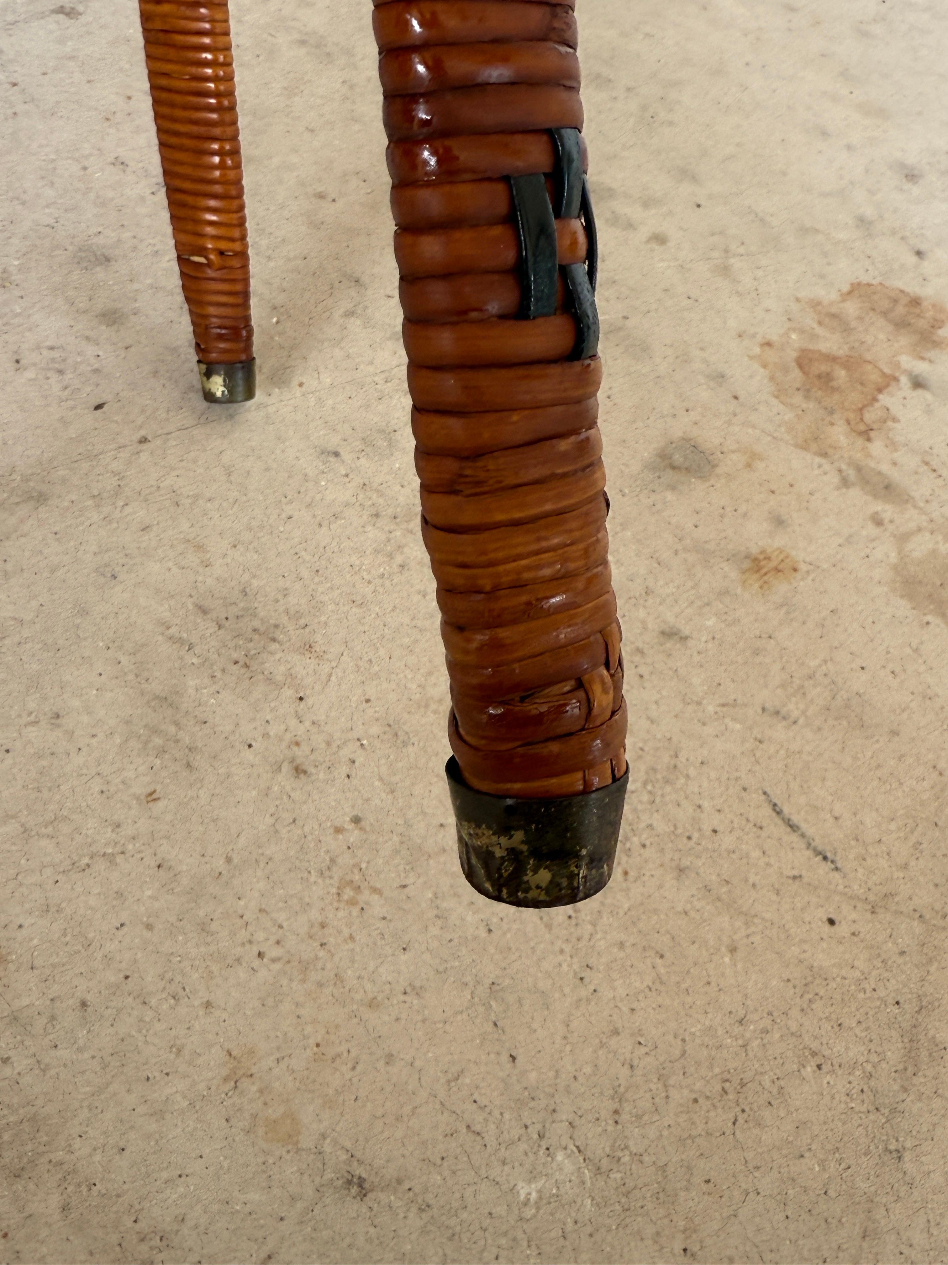 Table d'appoint à deux niveaux en rotin tressé français du début du XXe siècle en vente 7