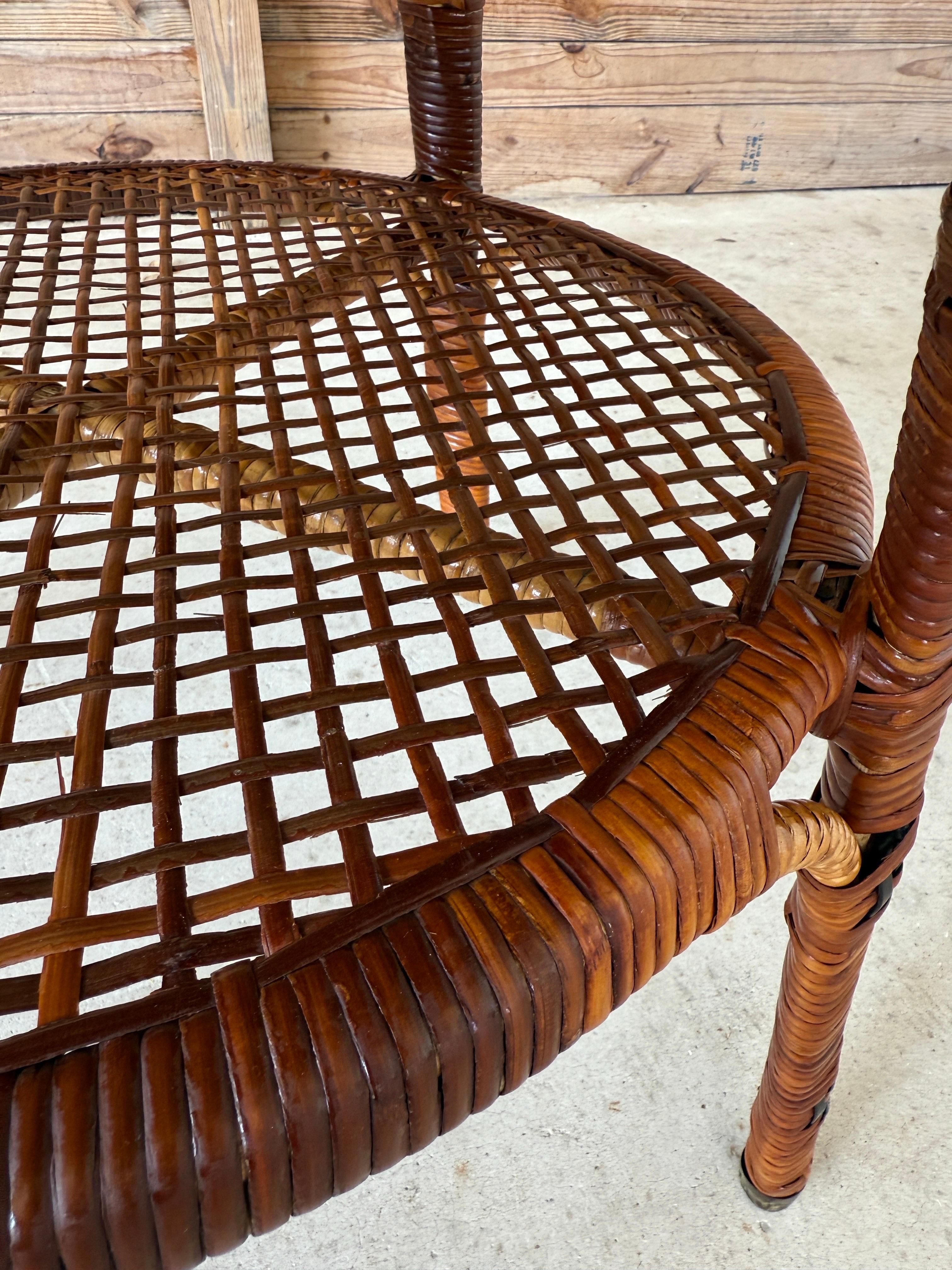 Table d'appoint à deux niveaux en rotin tressé français du début du XXe siècle Bon état - En vente à North Fort Myers, FL