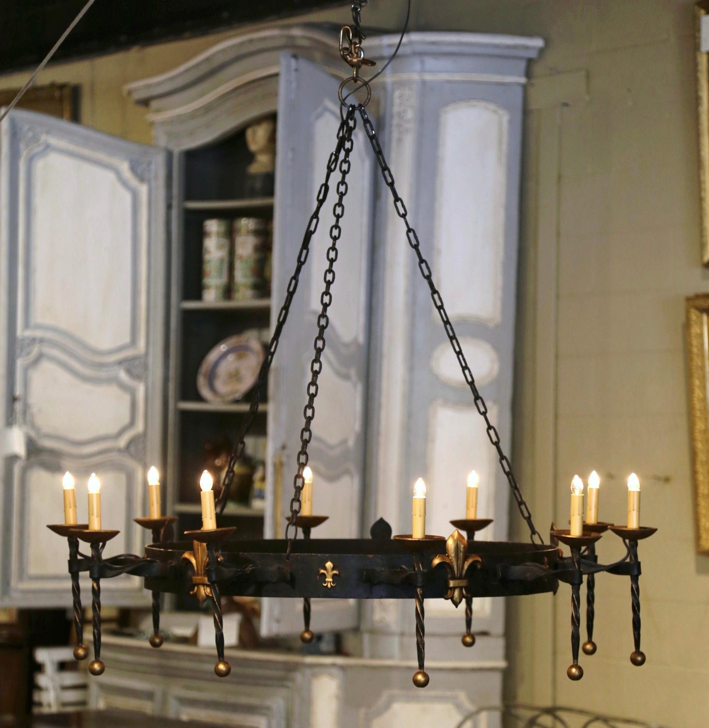Early 20th Century French Wrought Iron Ten-Light Chandelier with Fleurs-de-Lys 1