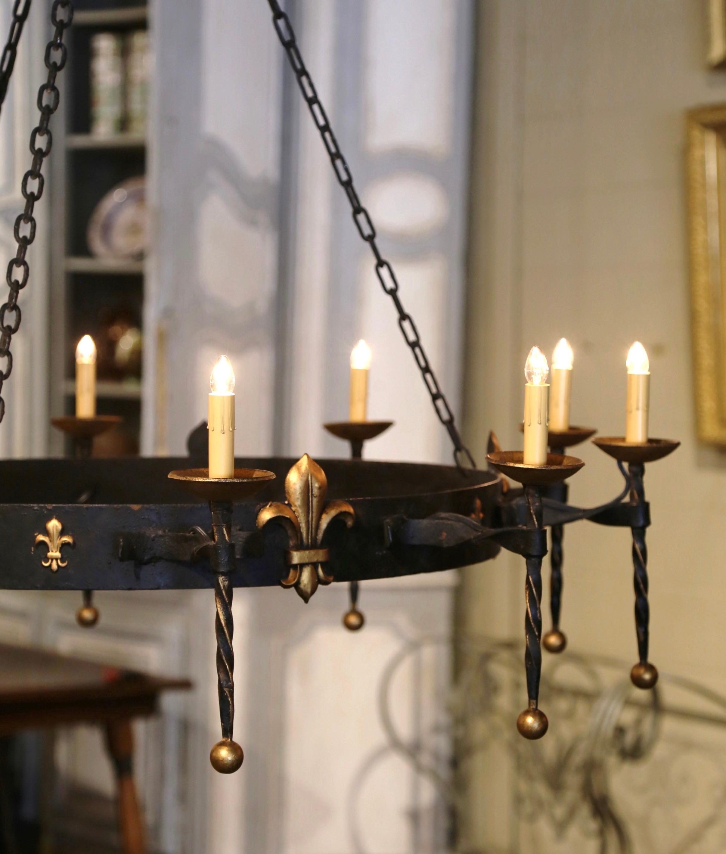 Early 20th Century French Wrought Iron Ten-Light Chandelier with Fleurs-de-Lys 2