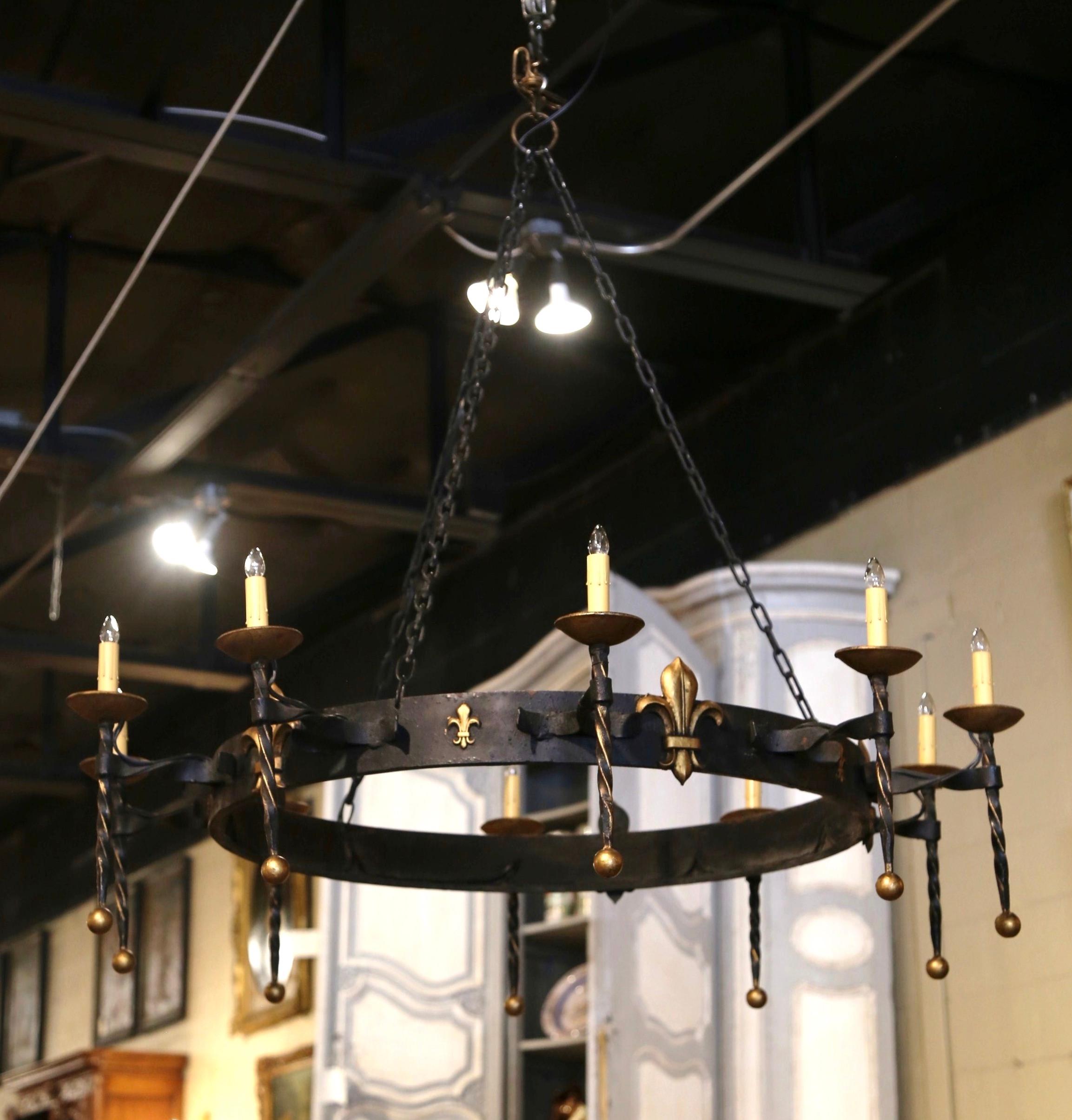 Early 20th Century French Wrought Iron Ten-Light Chandelier with Fleurs-de-Lys 3