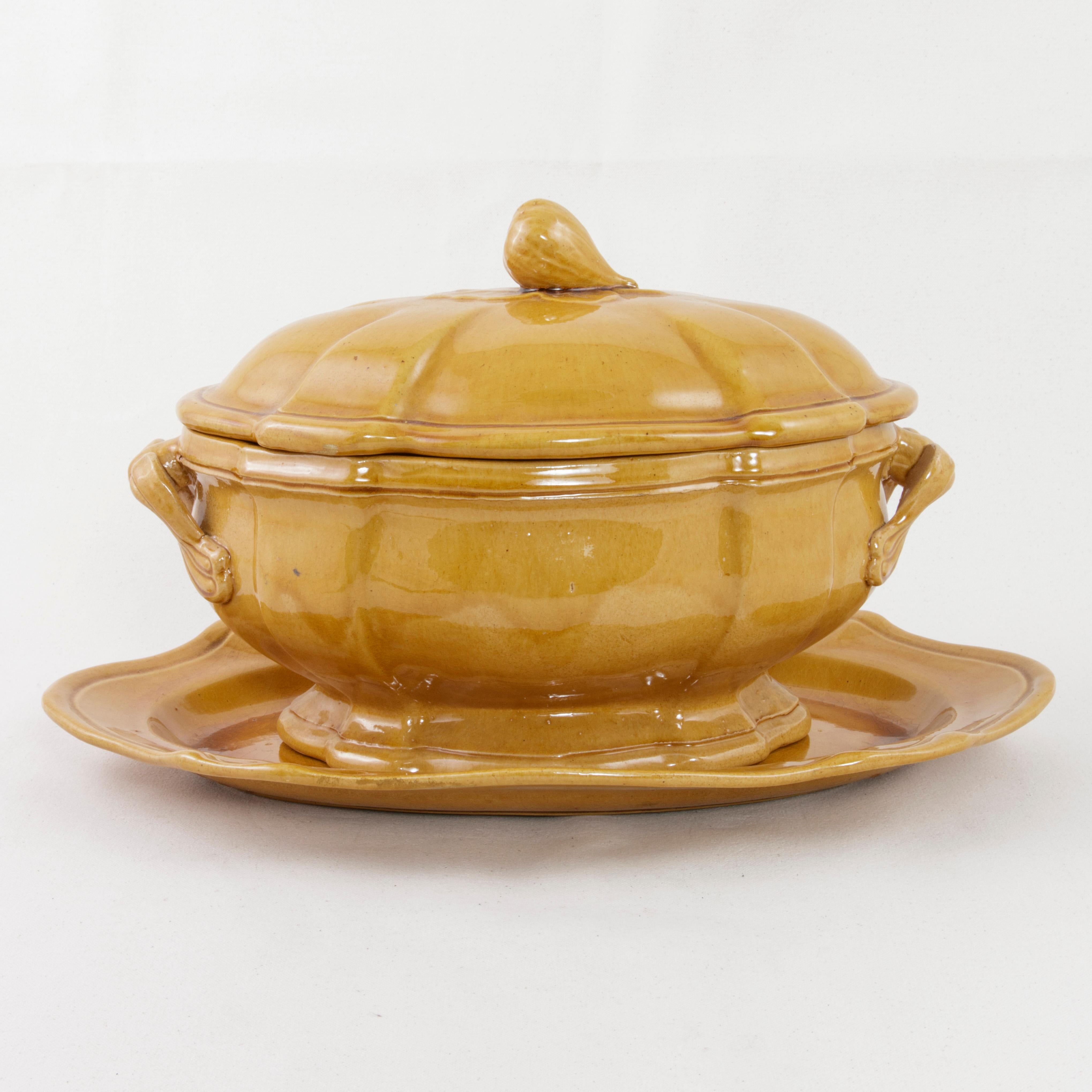 Early 20th Century French Yellow Faience Soup Tureen, Lid and Platter, Provence In Good Condition In Fayetteville, AR