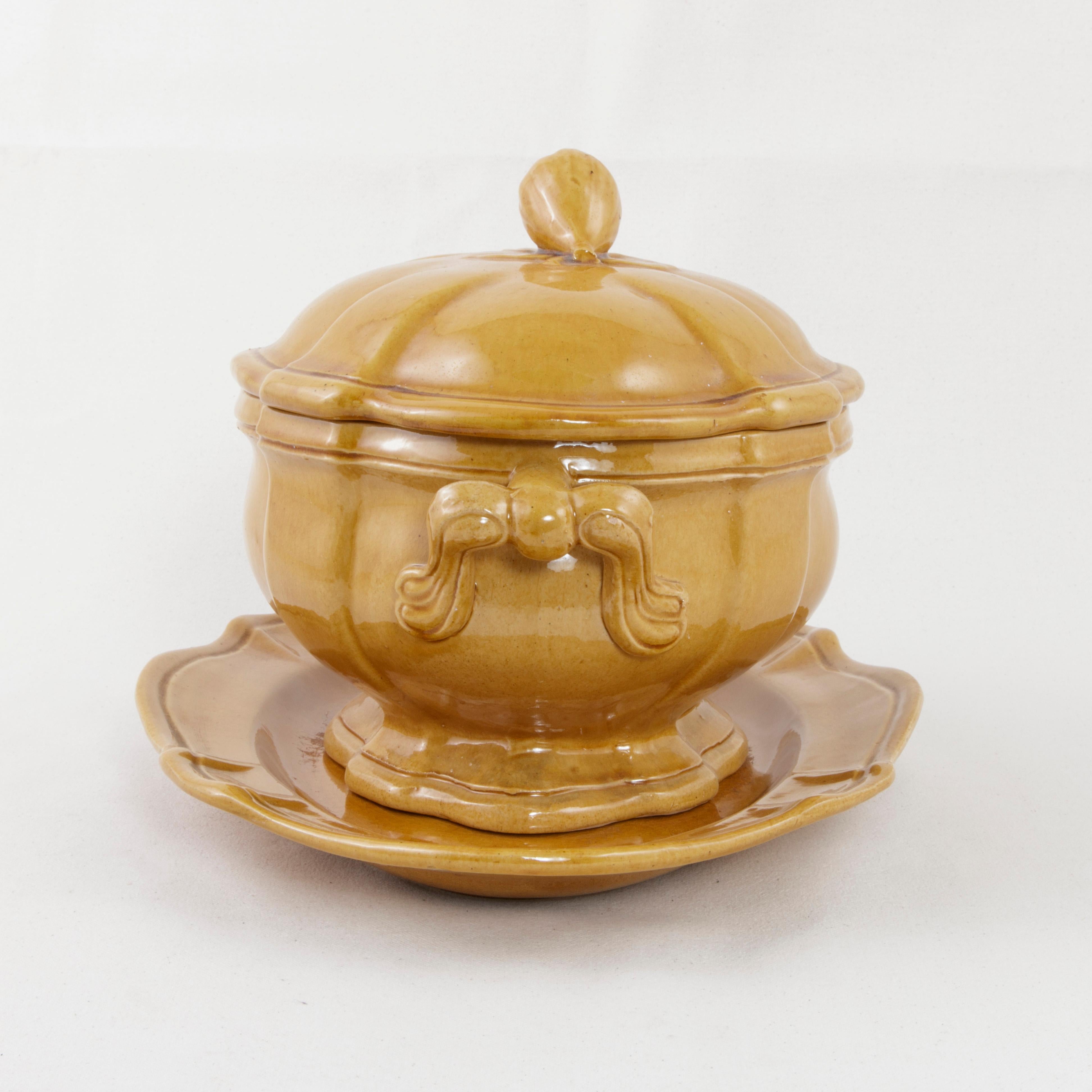 Early 20th Century French Yellow Faience Soup Tureen, Lid and Platter, Provence 1