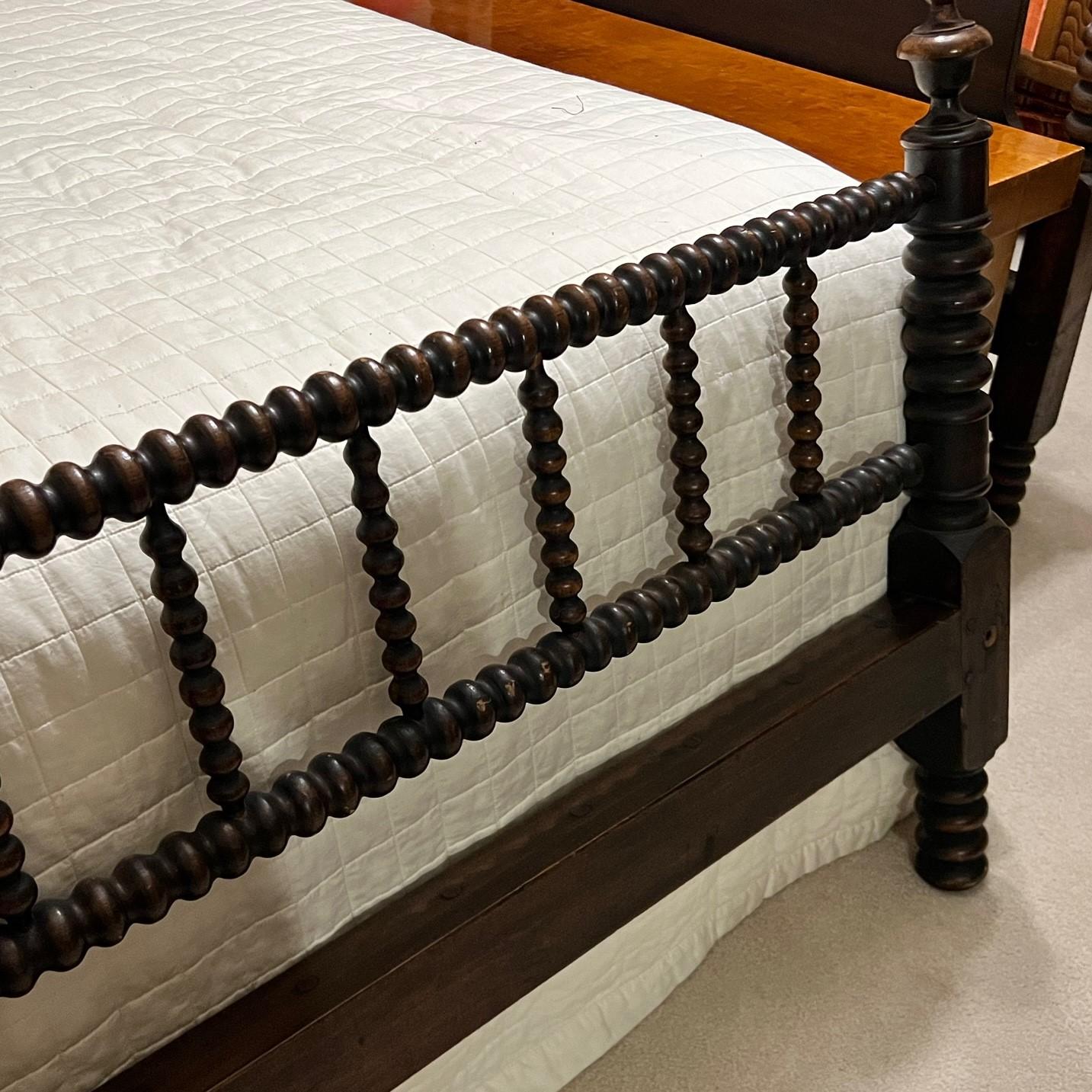 Early 20th Century Full Size Spool Turned Bed Frame in Early American Style In Good Condition In Morristown, NJ