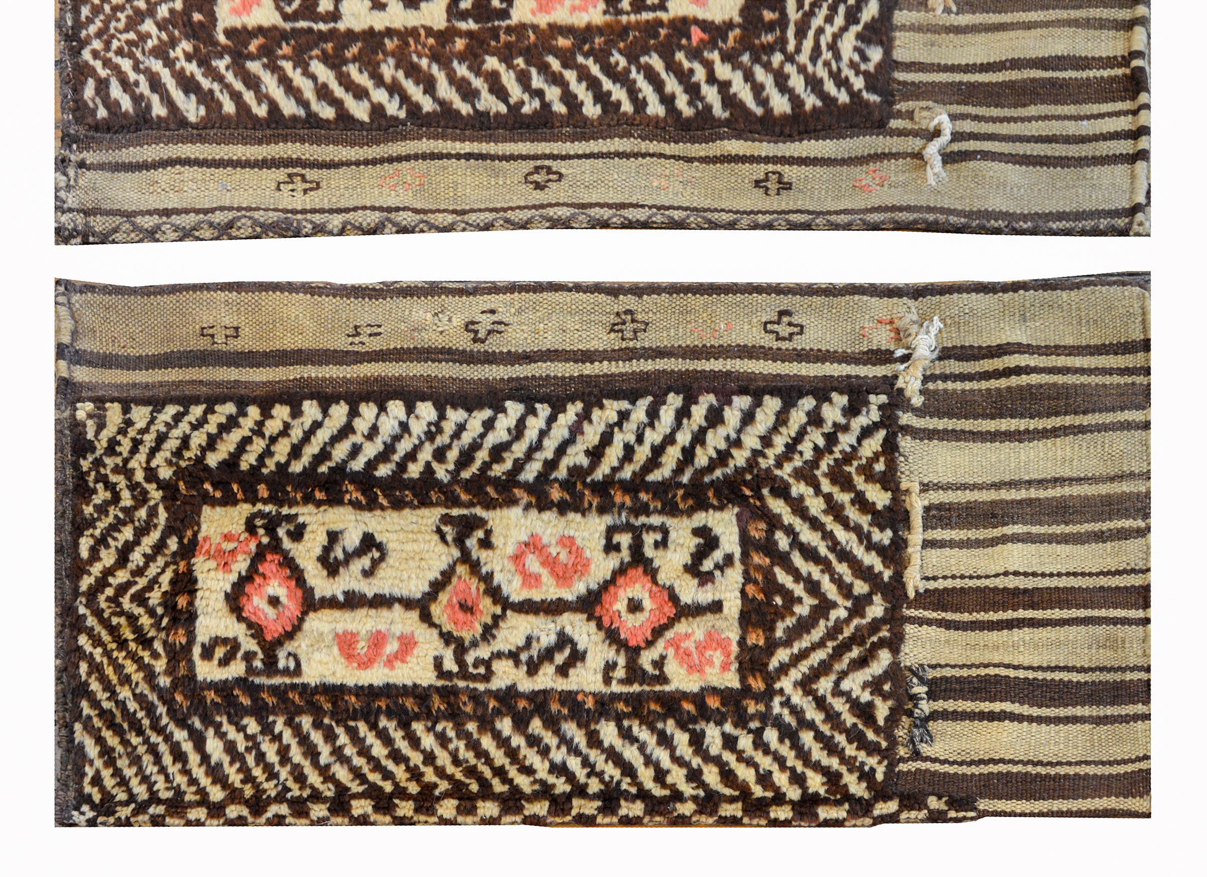 Gabbeh-Getreidesäcke aus dem frühen 20 (Stammeskunst) im Angebot