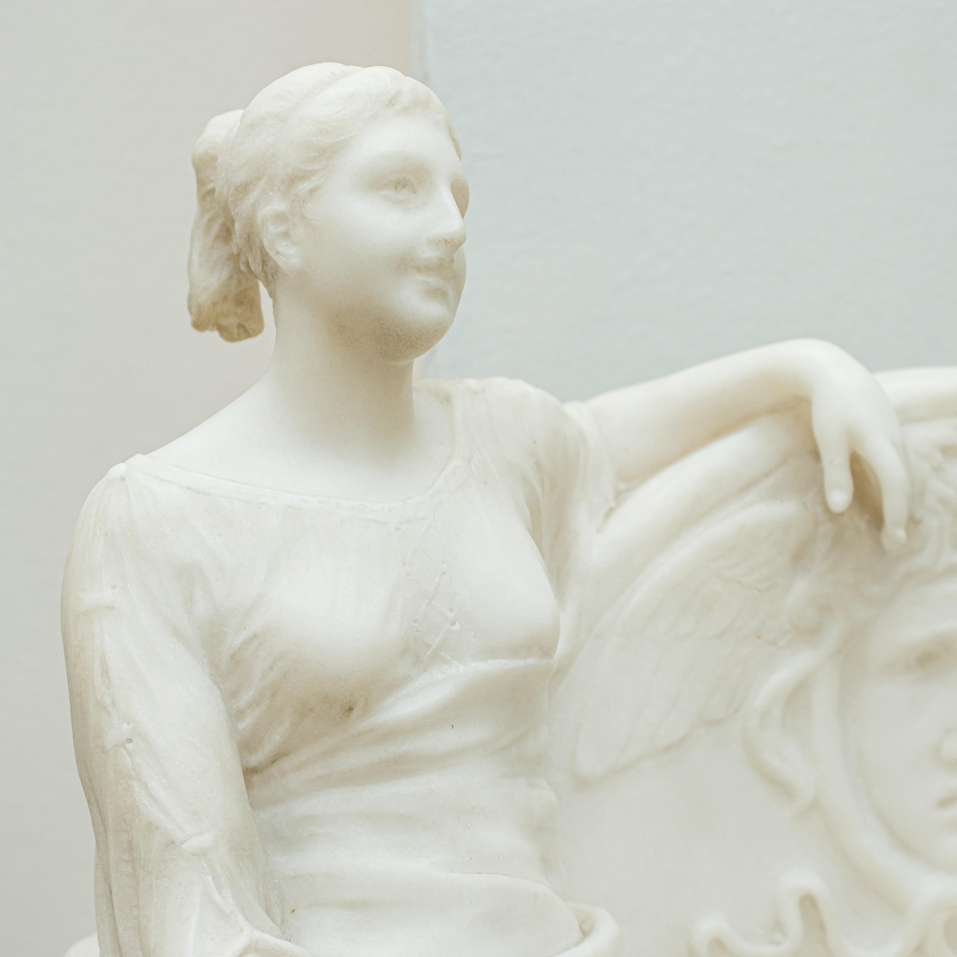 Début du 20e siècle Scène galante avec Citadelle Sculpture en marbre blanc et vert Bon état - En vente à Milan, IT