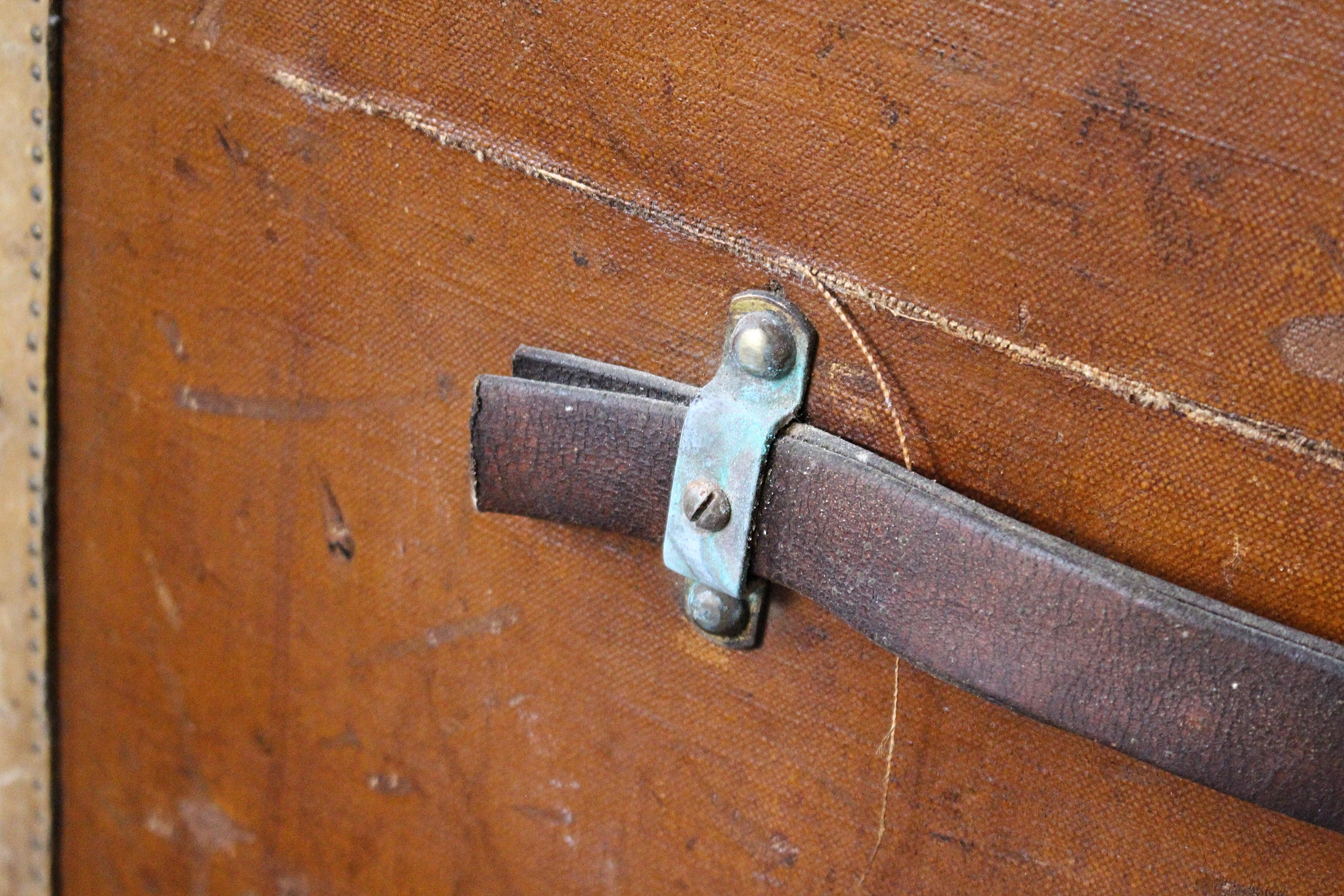 Leather Early 20th Century Gentleman's Travelling Streamer Trunk Wardrobe Luggage