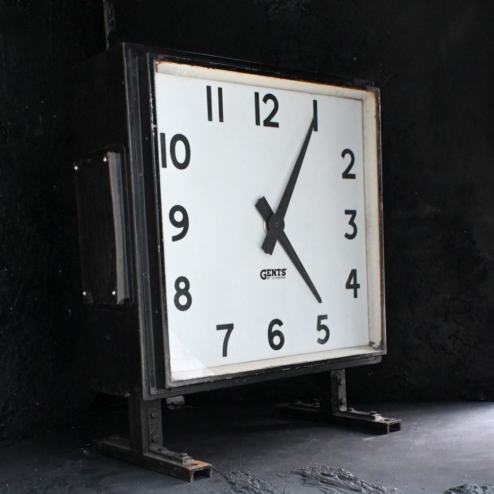 Early 20th Century Gents of Leicester English Double Sided Station Clock For Sale 2