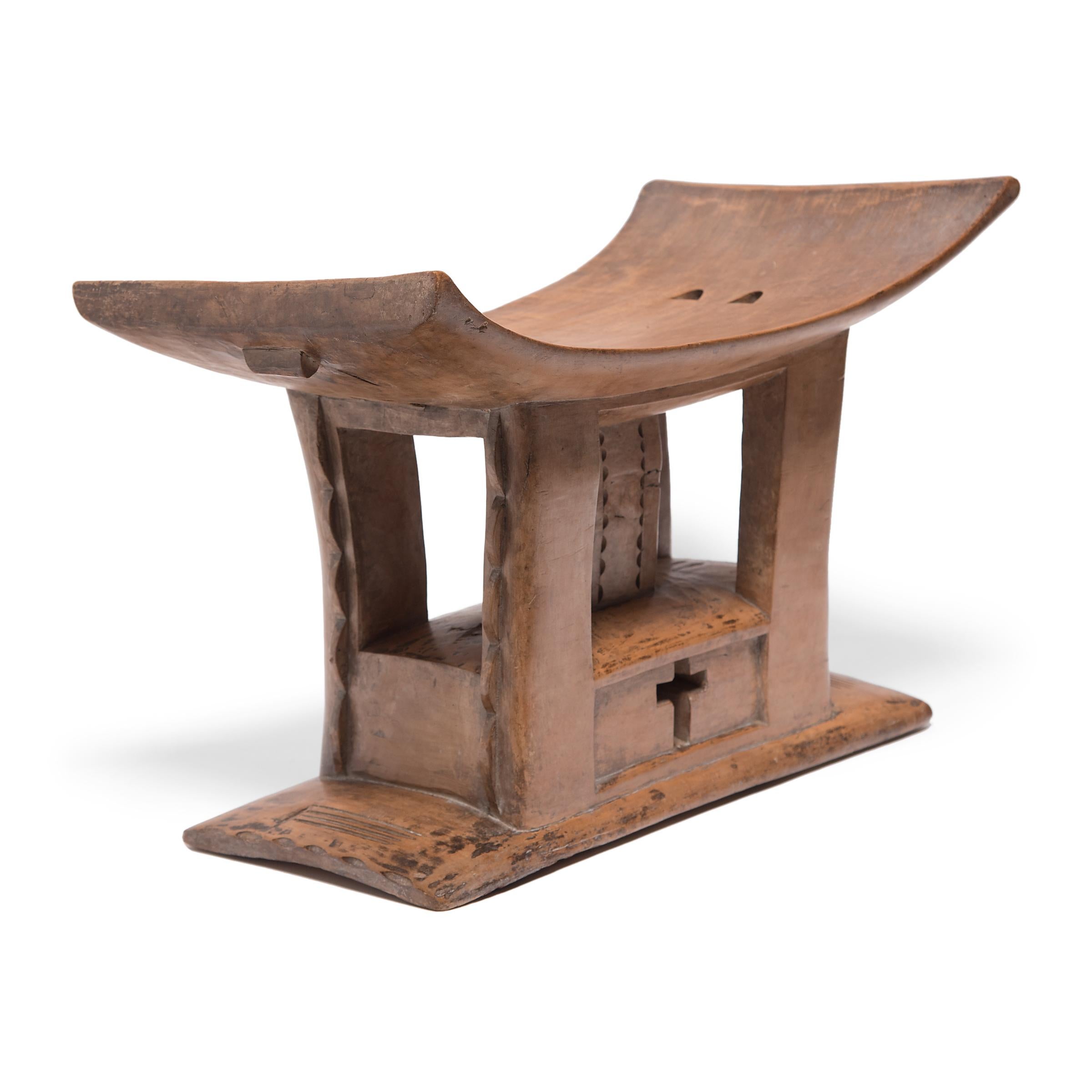 Geometrischer afrikanischer Ashanti-Hocker (Ghanaisch) im Angebot