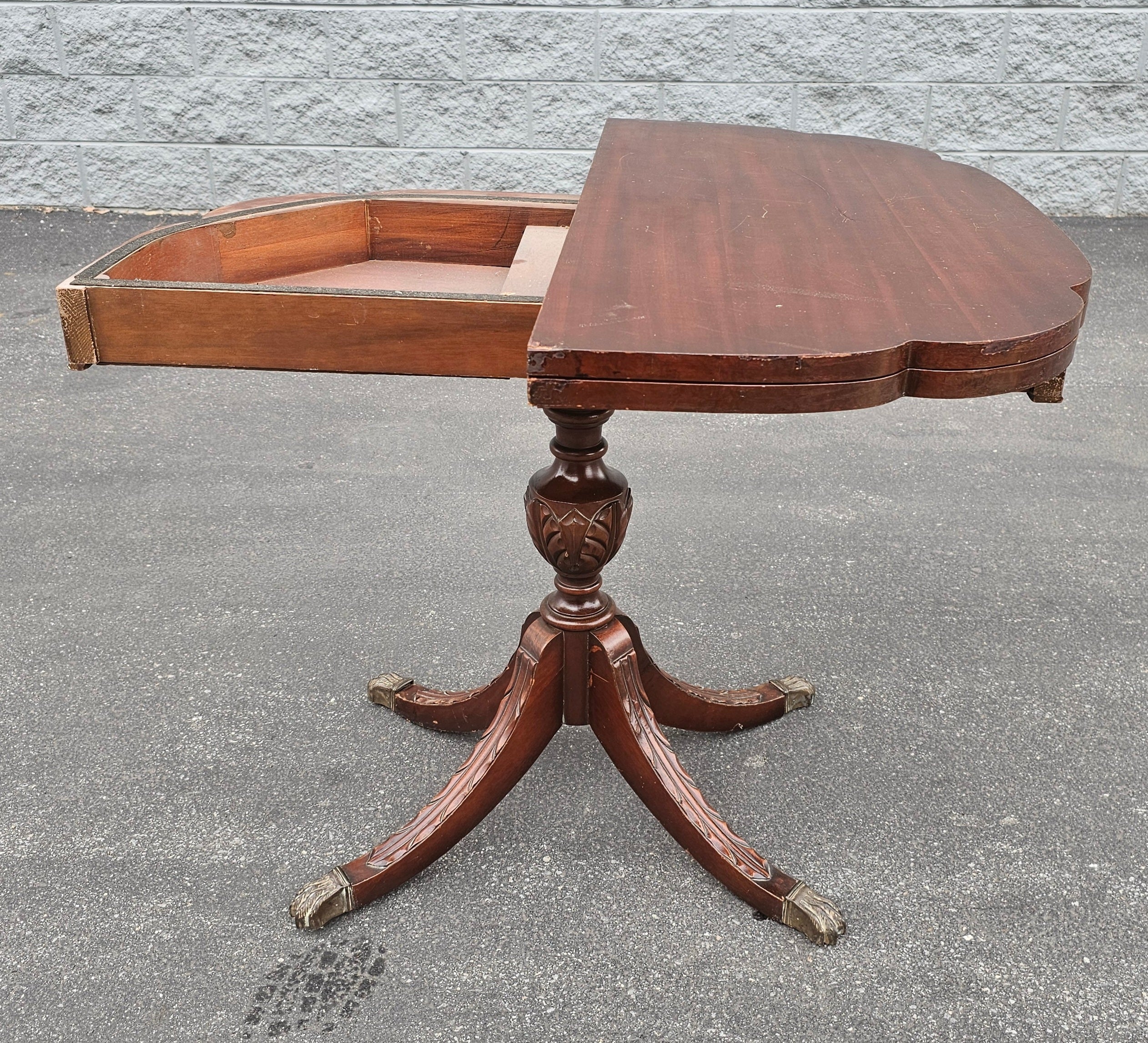 Early 20th Century George III Mahogany Fold-Top Game Table Console Table In Good Condition For Sale In Germantown, MD