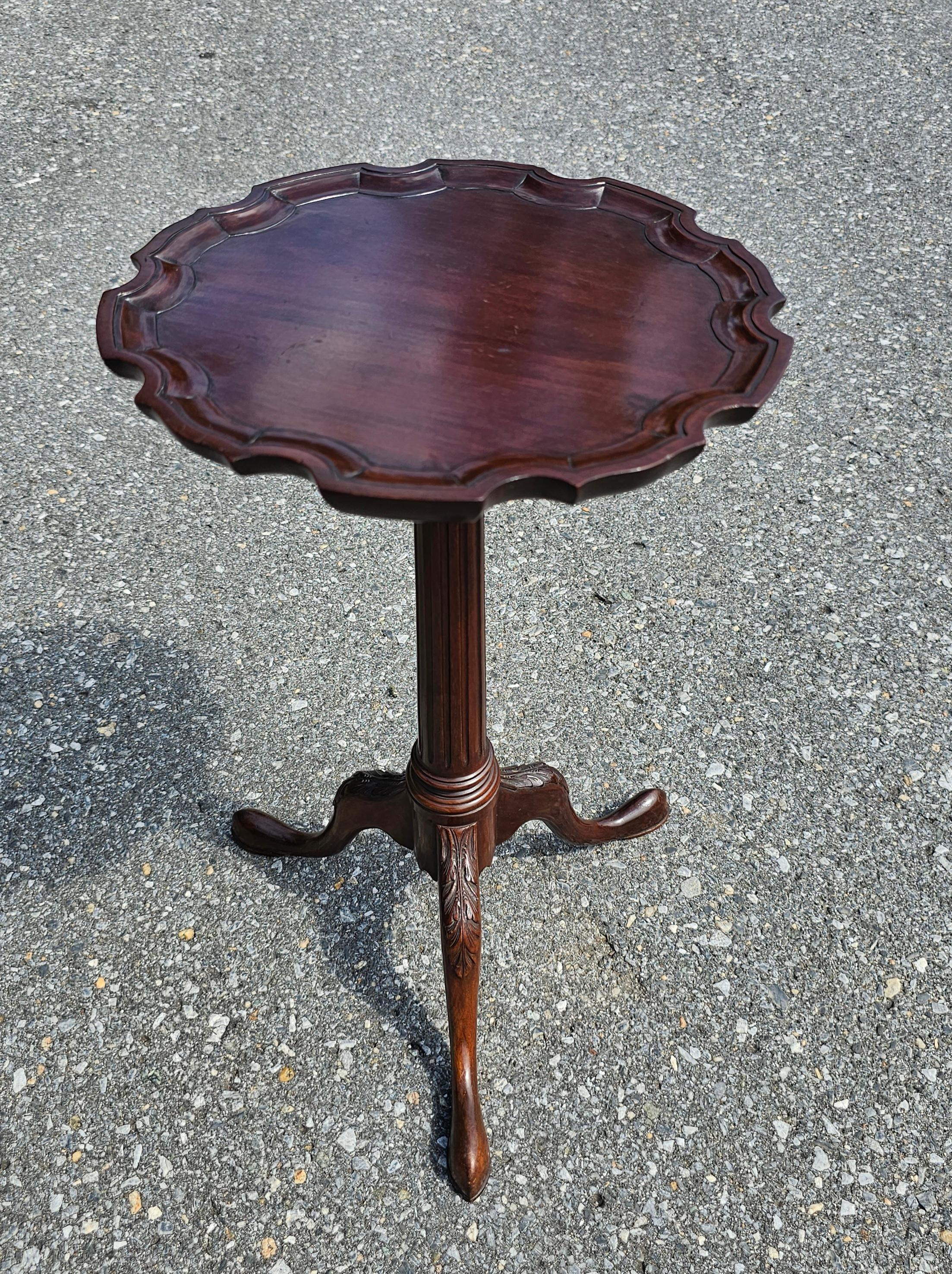 Early 20th Century George III Style Mahogany Galleried Refinished Candle Stand In Good Condition For Sale In Germantown, MD