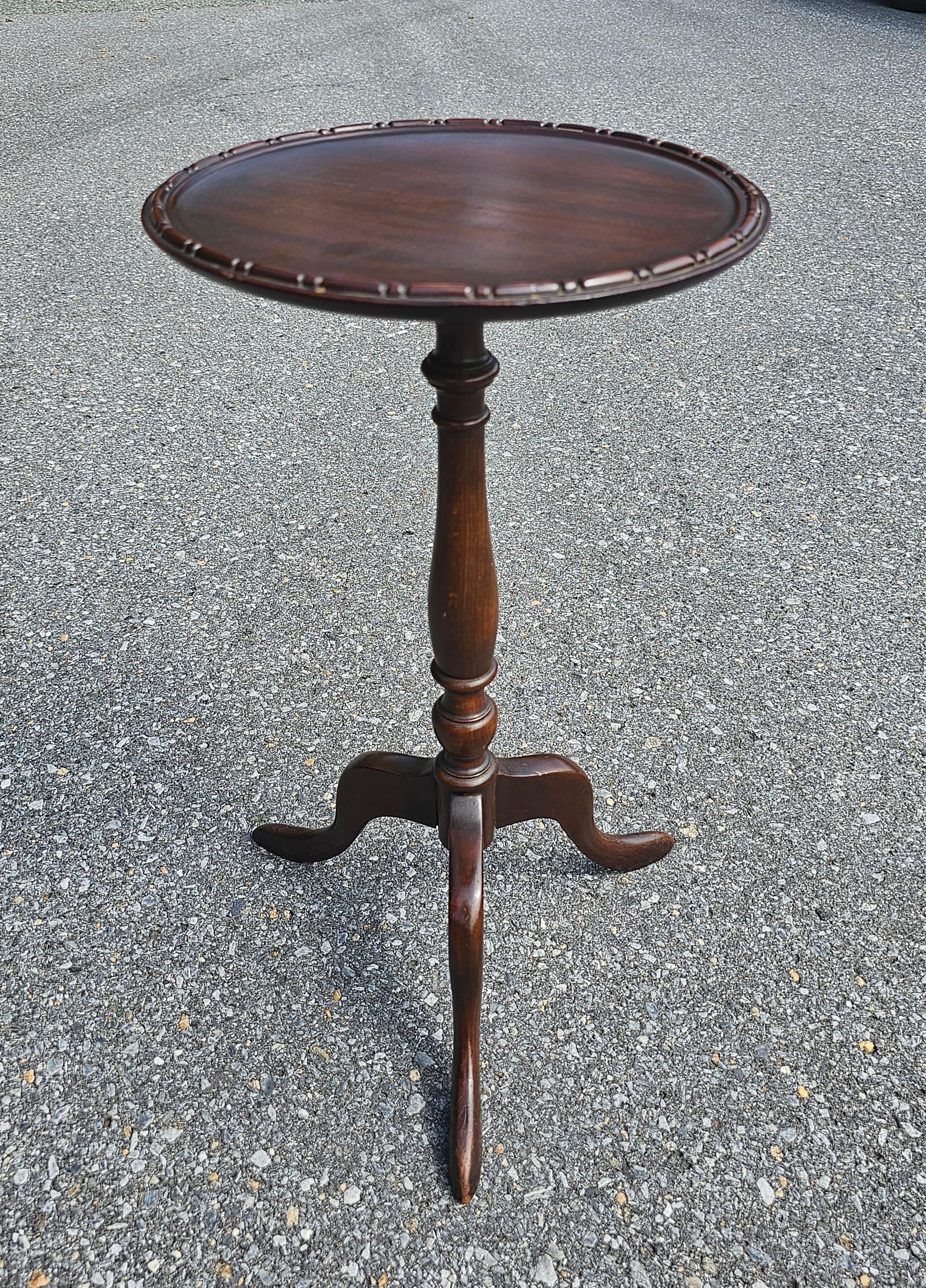 Early 20th Century George III Style Mahogany Refinished Candle Stand In Good Condition For Sale In Germantown, MD