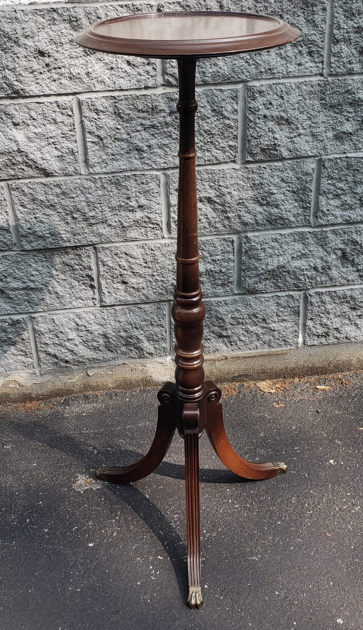 Early 20th Century Georgian Mahogany Tripod Pedestal Plant Stand Brass Paw Feet In Good Condition For Sale In Germantown, MD