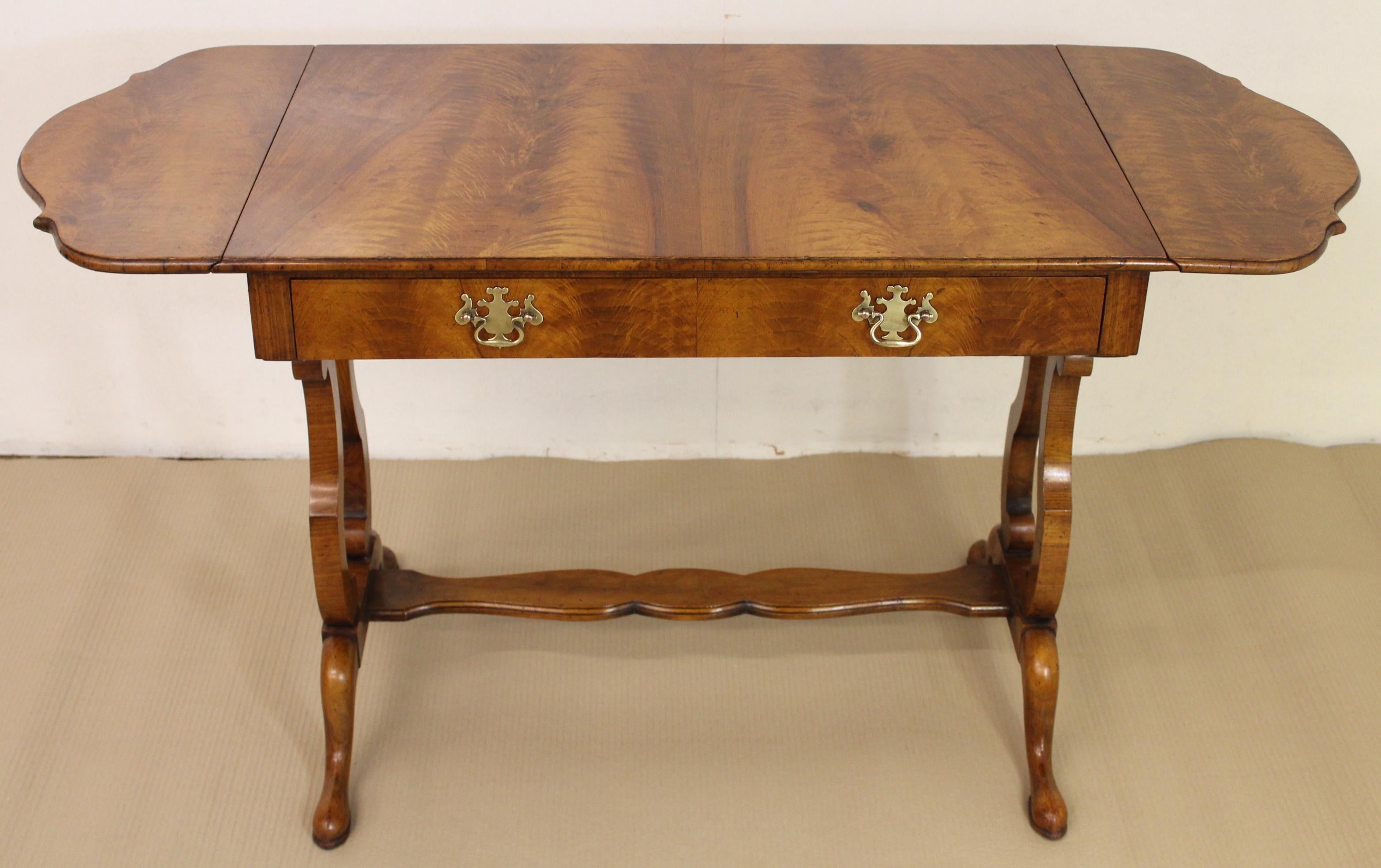 Early 20th Century Georgian Style Burr Walnut Sofa Table In Good Condition In Poling, West Sussex