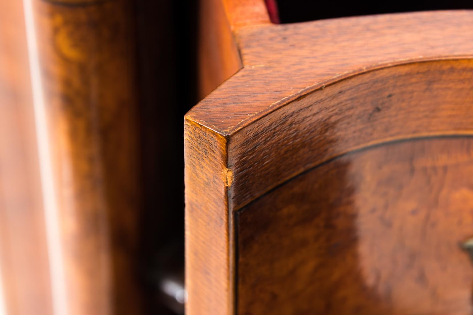 Early 20th Century Georgian Style Serpentine Chest of Drawers 7