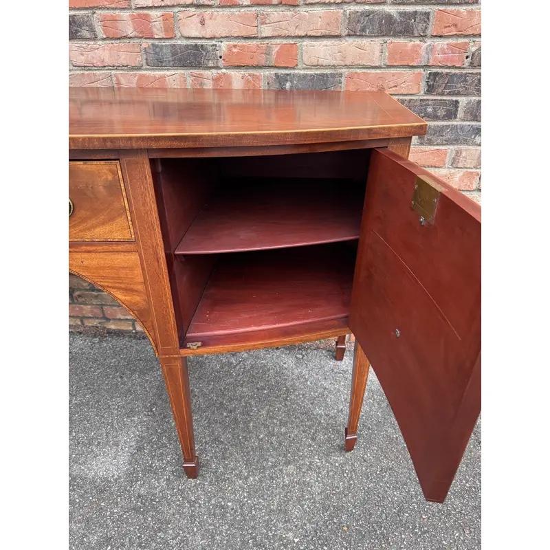 Early 20th Century Georgian Style Sideboard In Good Condition For Sale In Nashville, TN