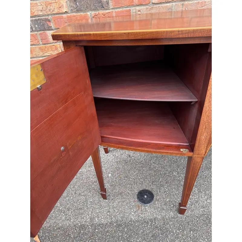 Early 20th Century Georgian Style Sideboard For Sale 1