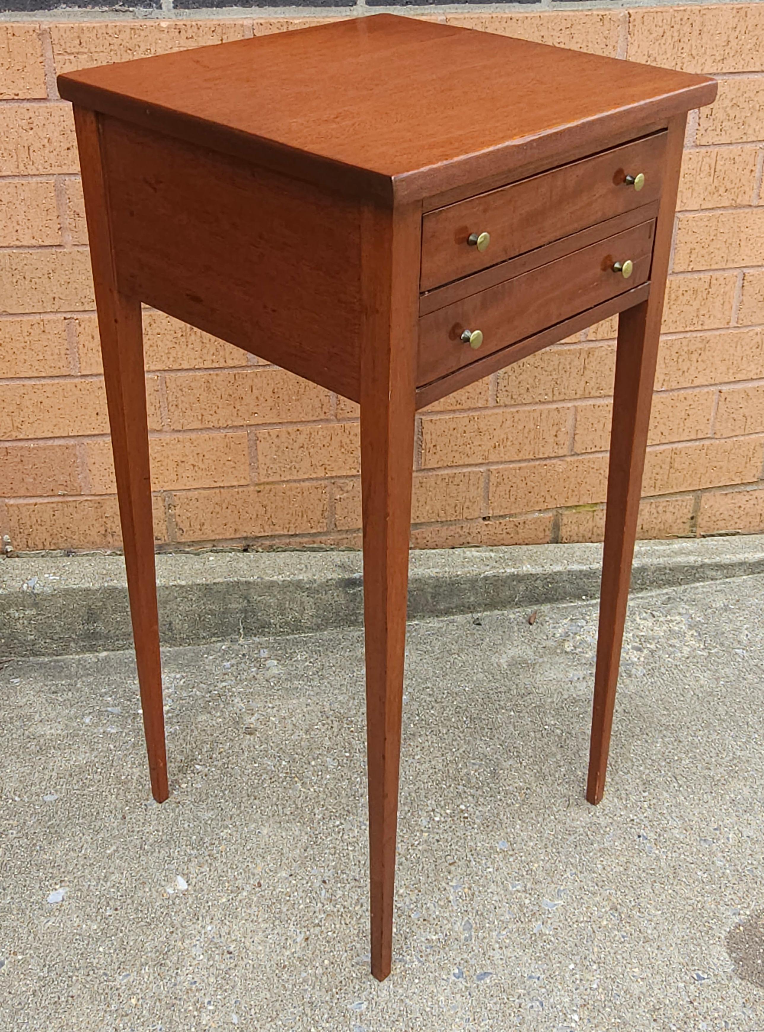 Hand-Crafted Early 20th Century Georgian Style Two-Drawer Mahogany Side Table For Sale