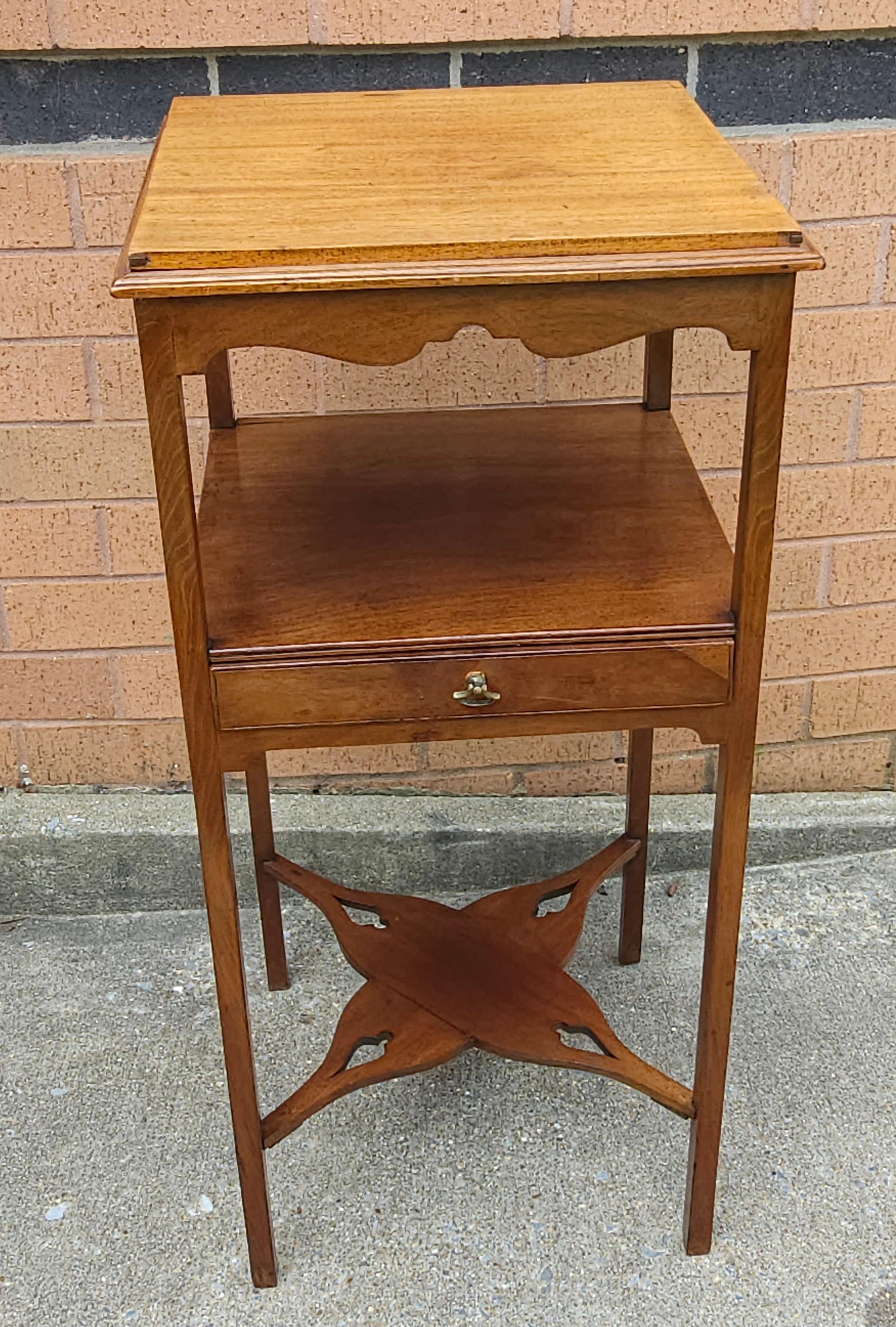 Hand-Crafted Early 20th Century Georgian Three Tier One Drawer Mahogany Side Table For Sale