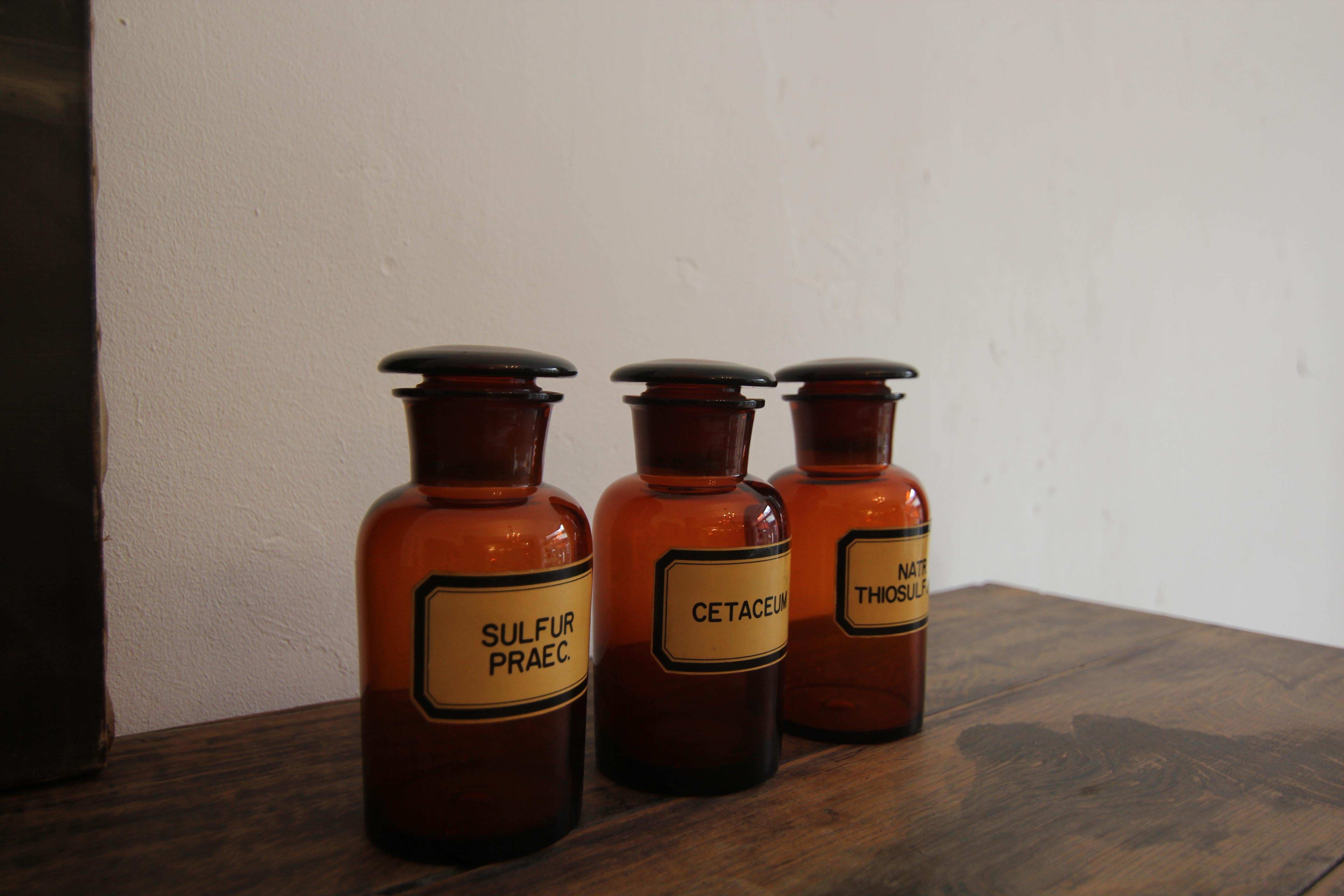 20ième siècle Ensemble de 3 pots en verre d'apothicaire allemands du début du 20e siècle en vente