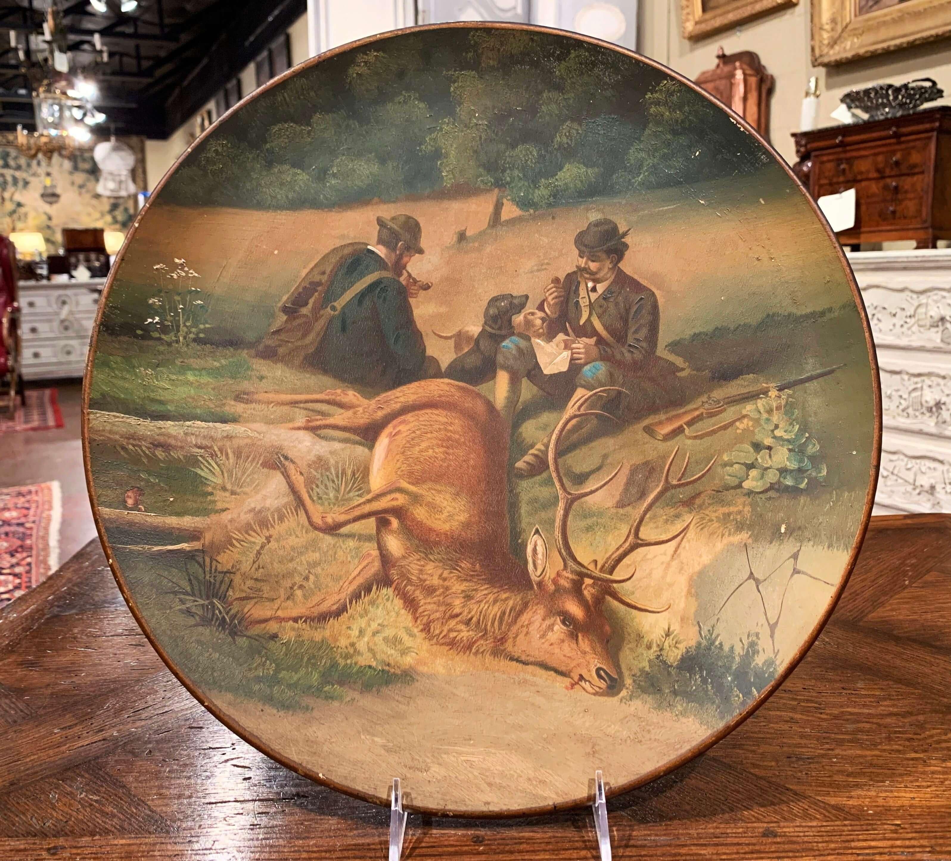 Plato de pared de cerámica pintada a mano alemana de principios del siglo XX con escena de caza Pintado a mano en venta