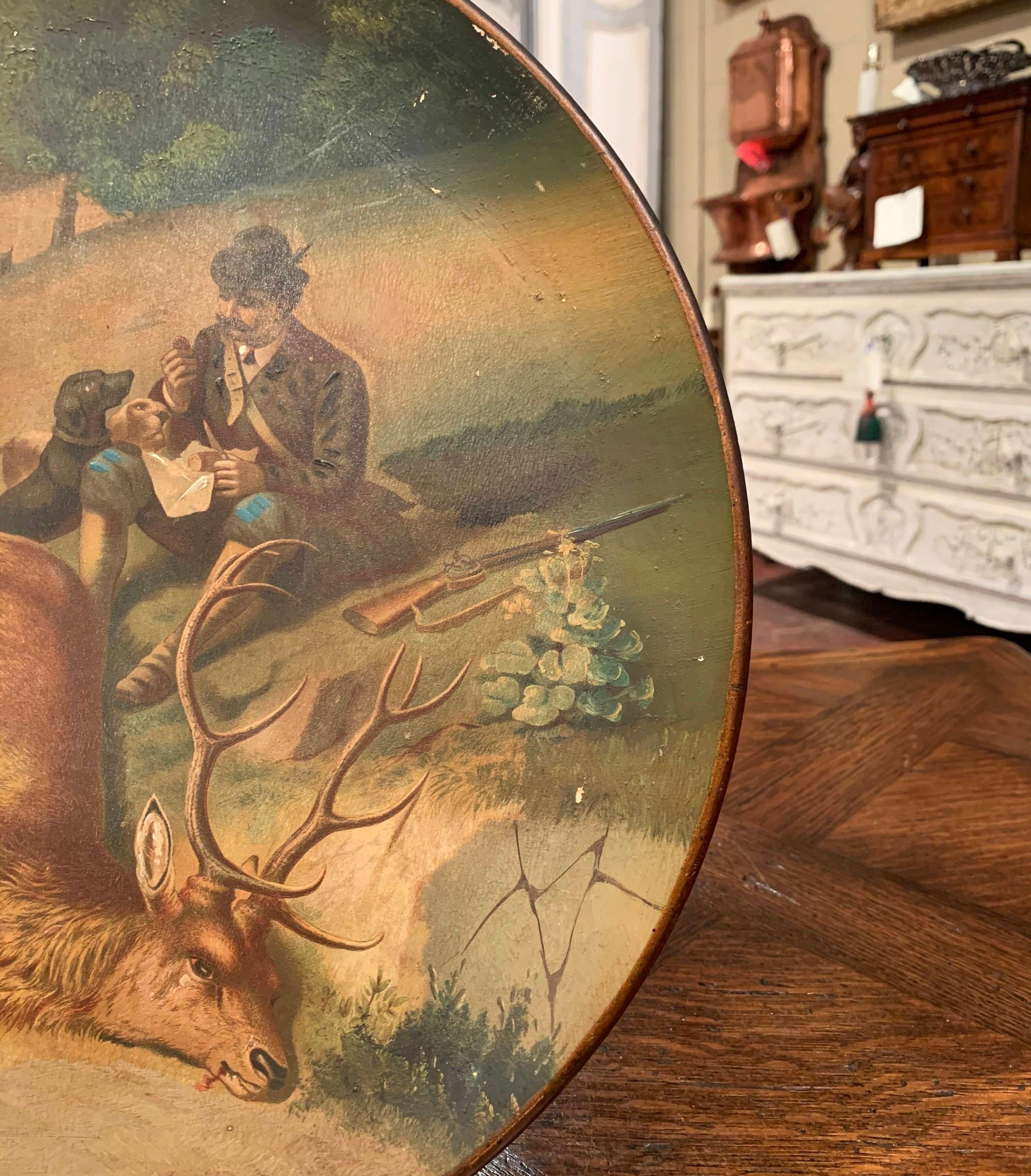 Plato de pared de cerámica pintada a mano alemana de principios del siglo XX con escena de caza Cerámico en venta