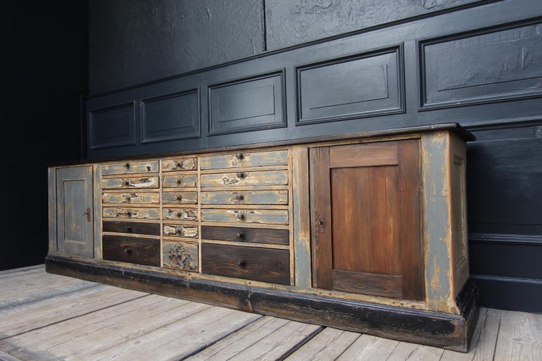 Early 20th Century German Shop Counter or Sideboard in original Paint In Good Condition In Dusseldorf, DE