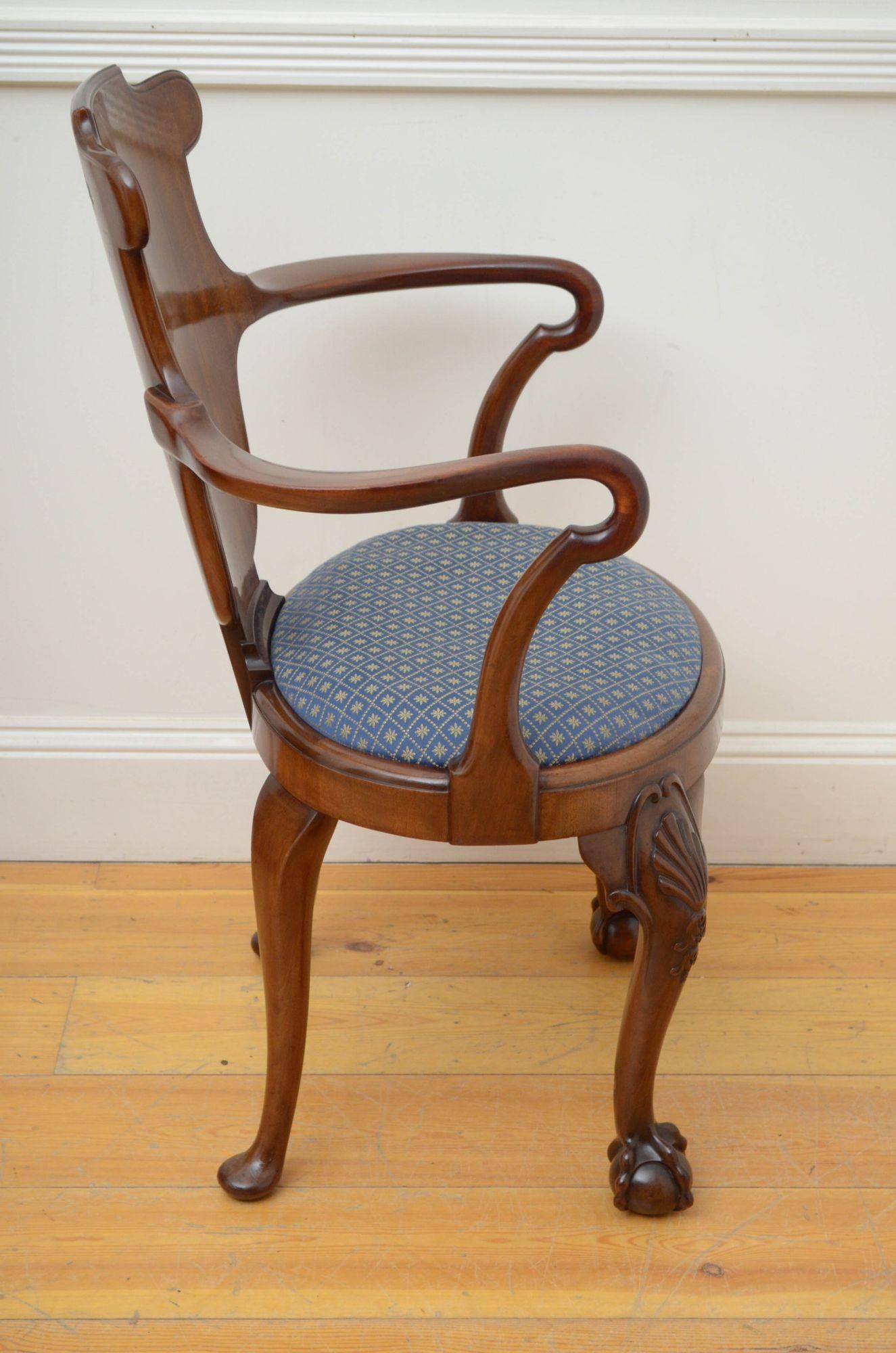 Early 20th century Gillows Design Chair in Mahogany For Sale 8