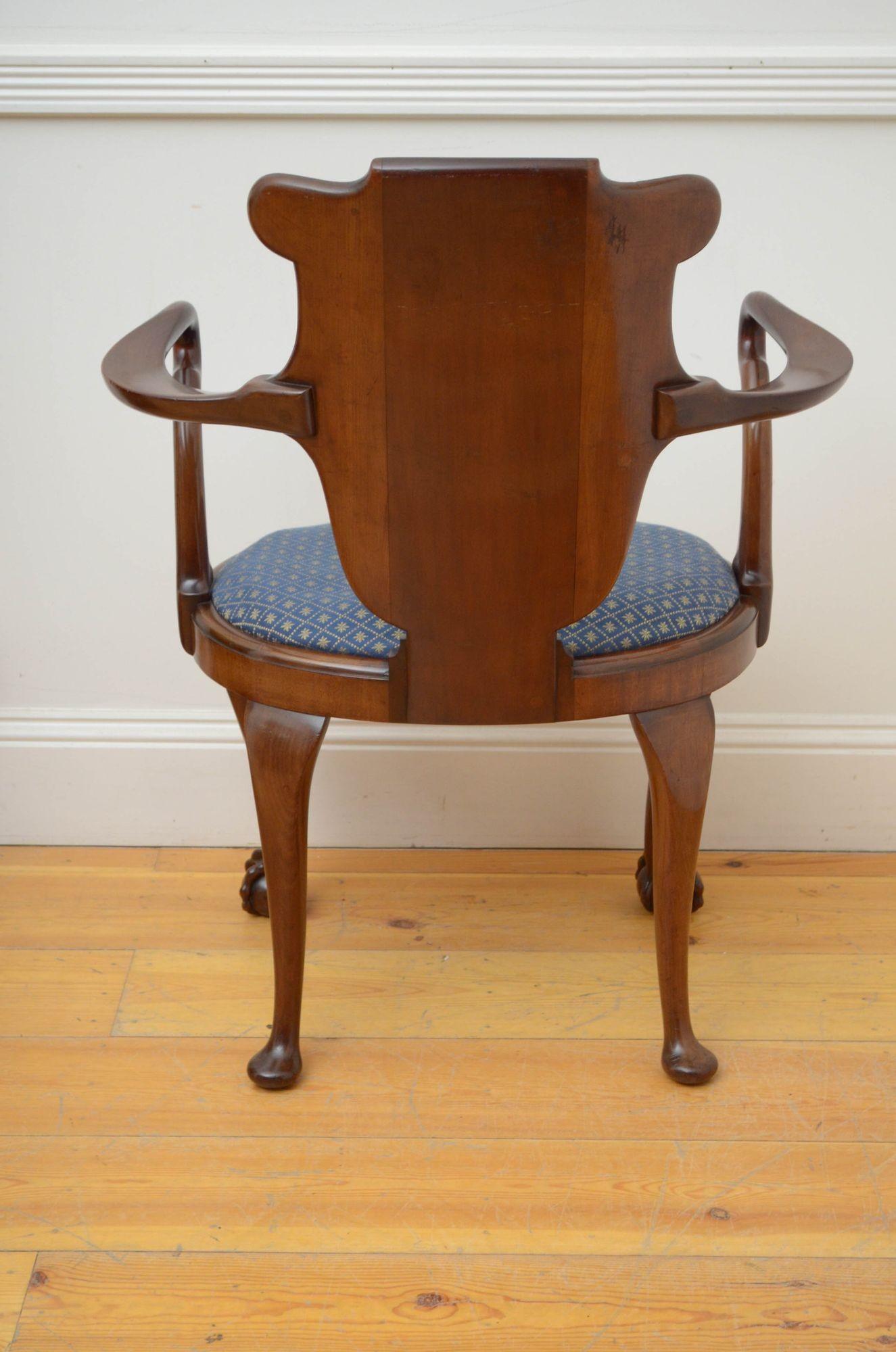 Early 20th century Gillows Design Chair in Mahogany For Sale 9