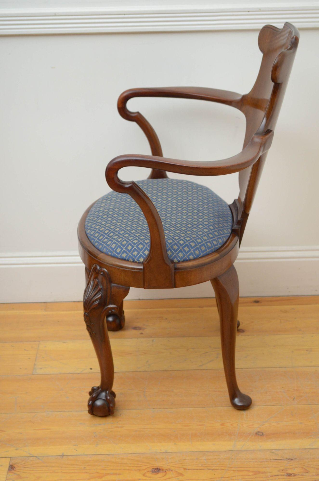 Early 20th century Gillows Design Chair in Mahogany For Sale 10