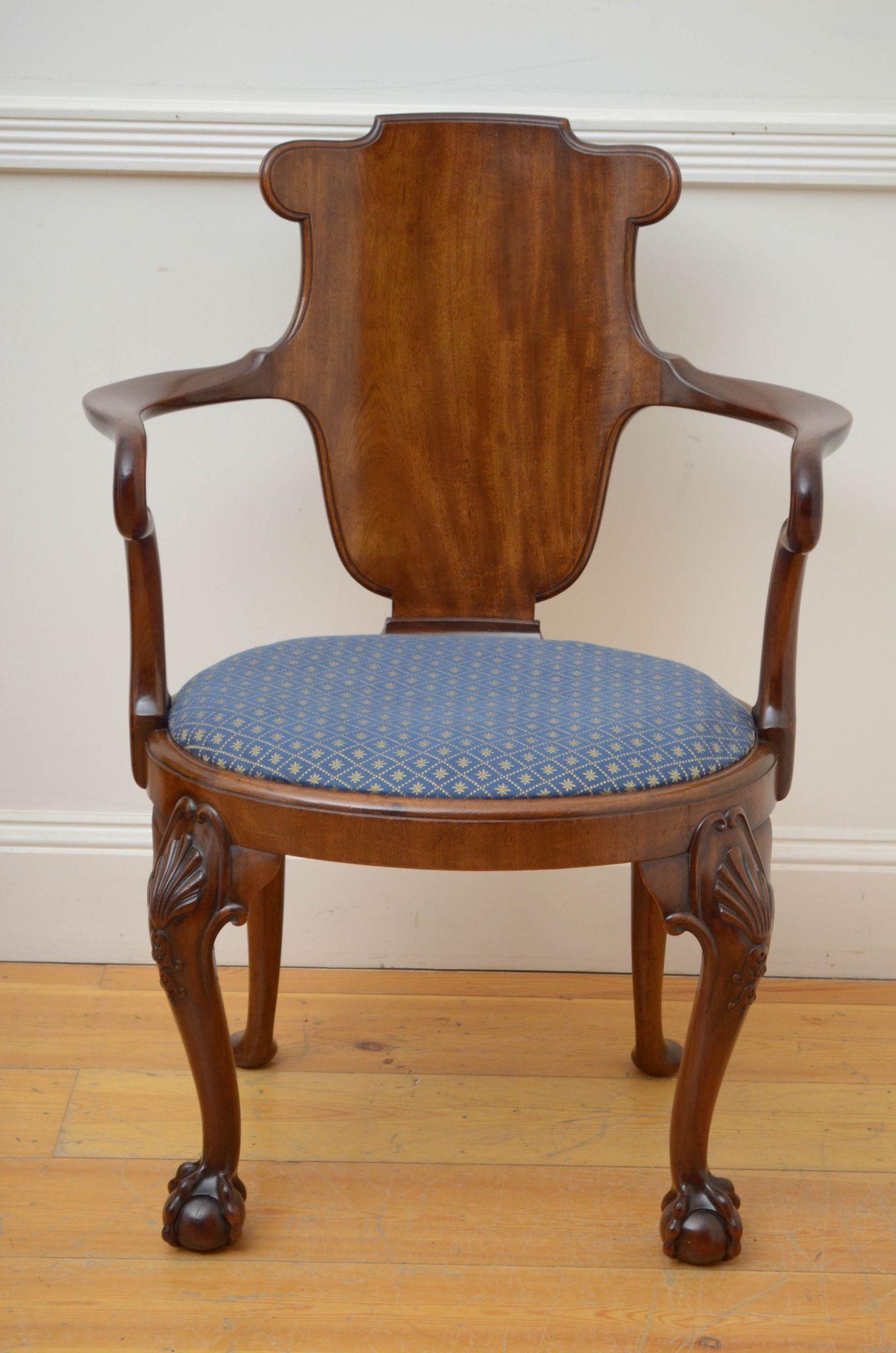 English Early 20th century Gillows Design Chair in Mahogany For Sale
