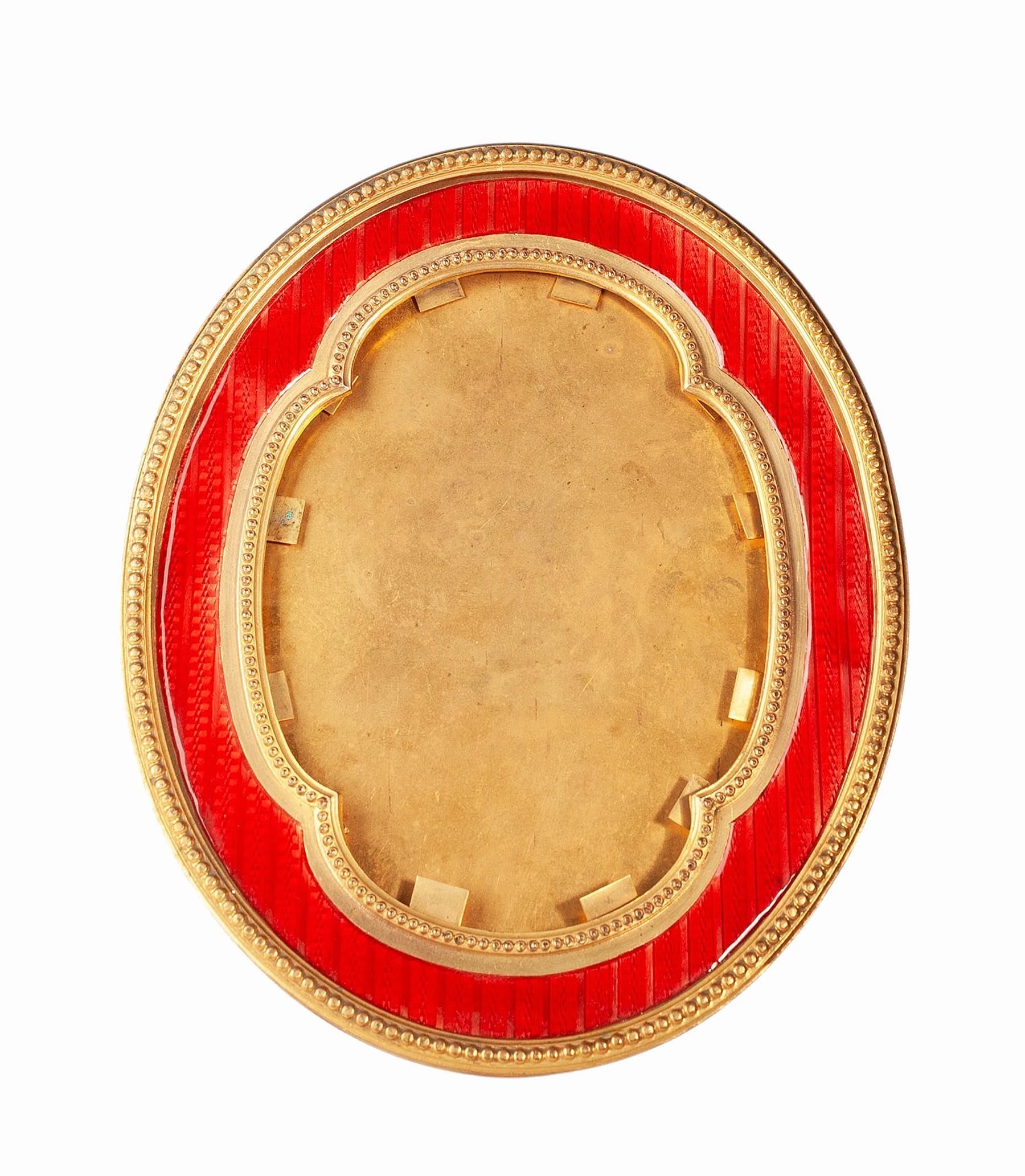 French Early 20th Century Gilt Bronze and Red Enamel Wooden Oval Picture Frame, France