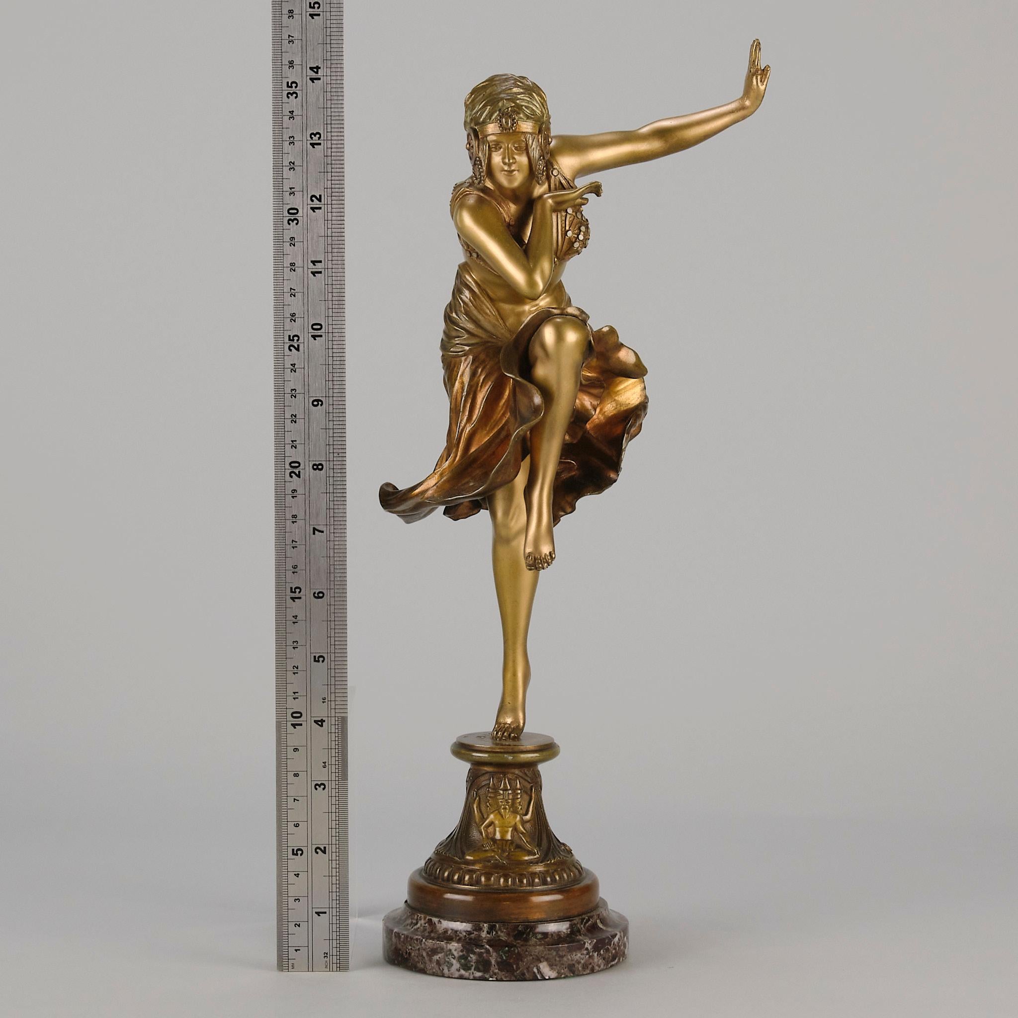 Bronze doré du début du XXe siècle intitulé « Hindu Dancer » par Claire Colinet en vente 3